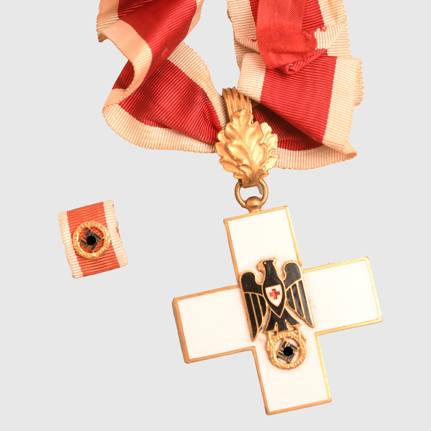 German WWII Red Cross 1st Class Neck Order, Cased with Miniature