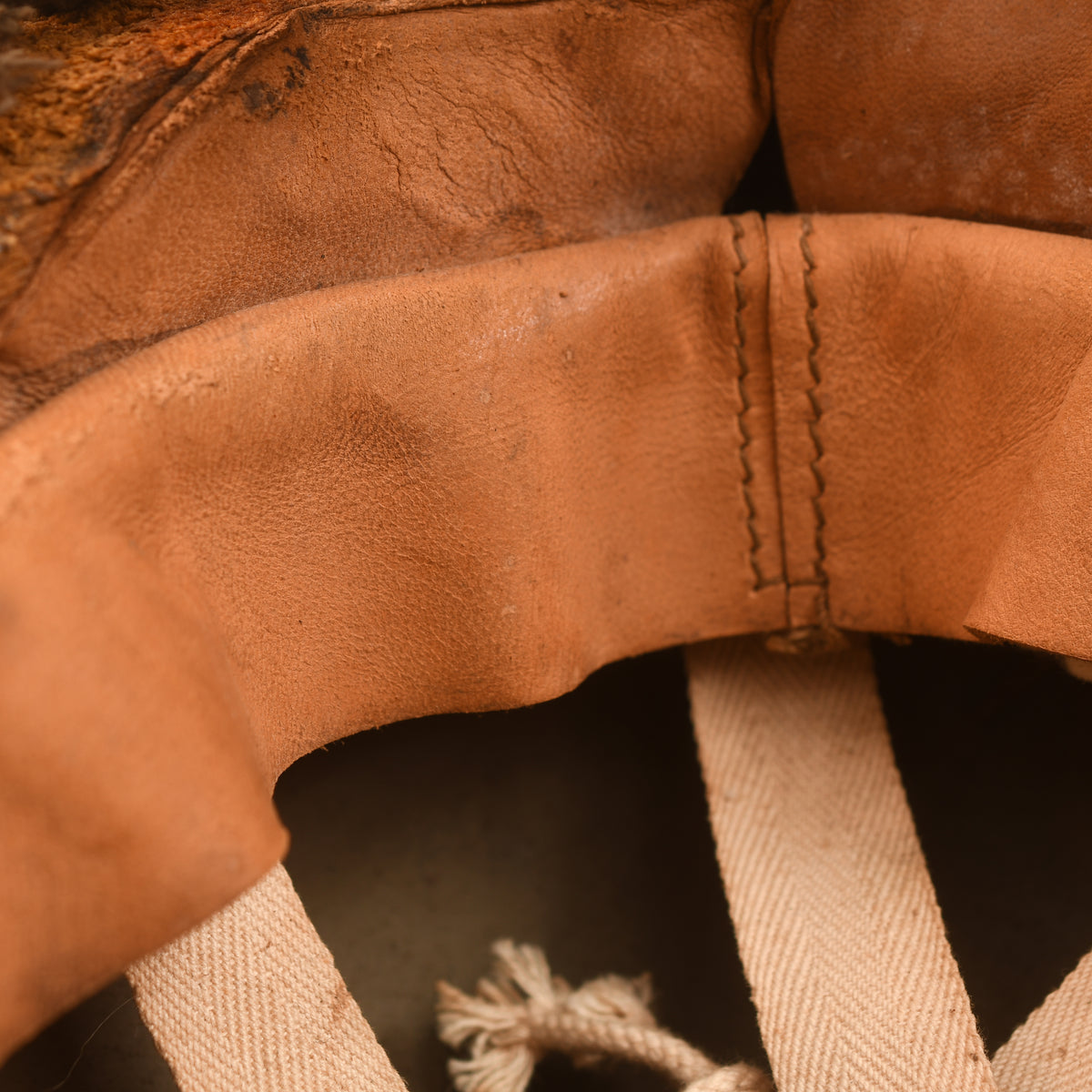 BRITISH WWII PARATROOPER HELMET