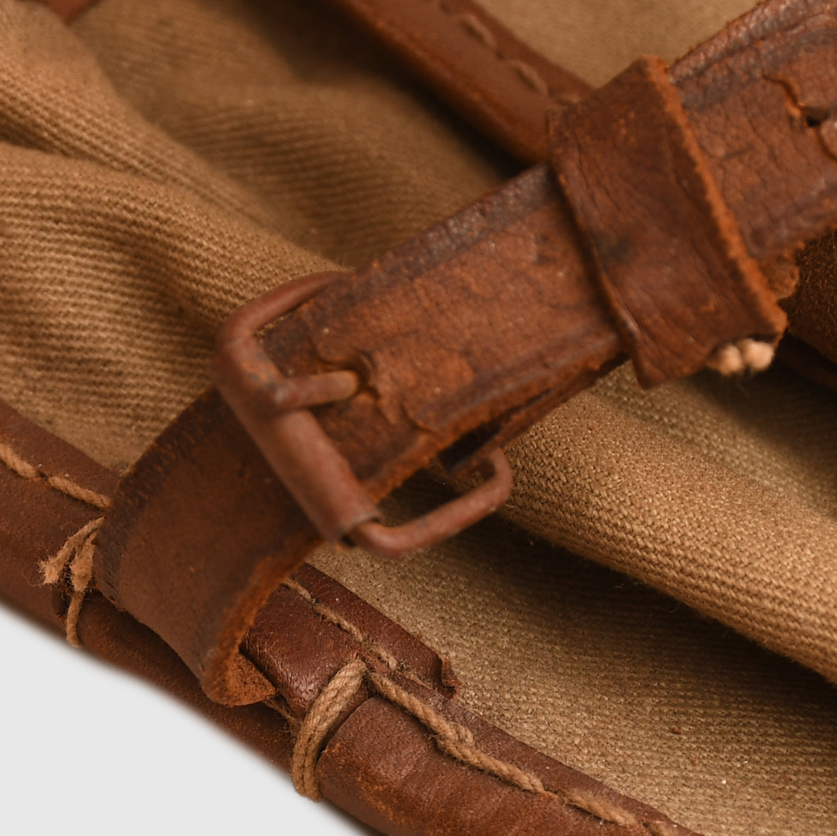 JAPANESE WWII OFFICERS OR NCO LEATHER AND CANVAS BACK PACK