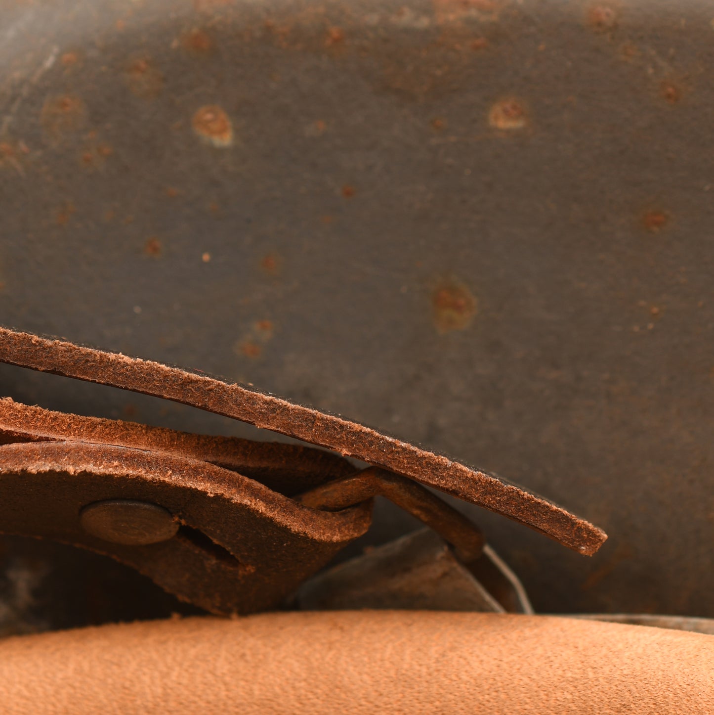 GERMAN WWII LUFTWAFFE M42 SINGLE DECAL COMBAT HELMET