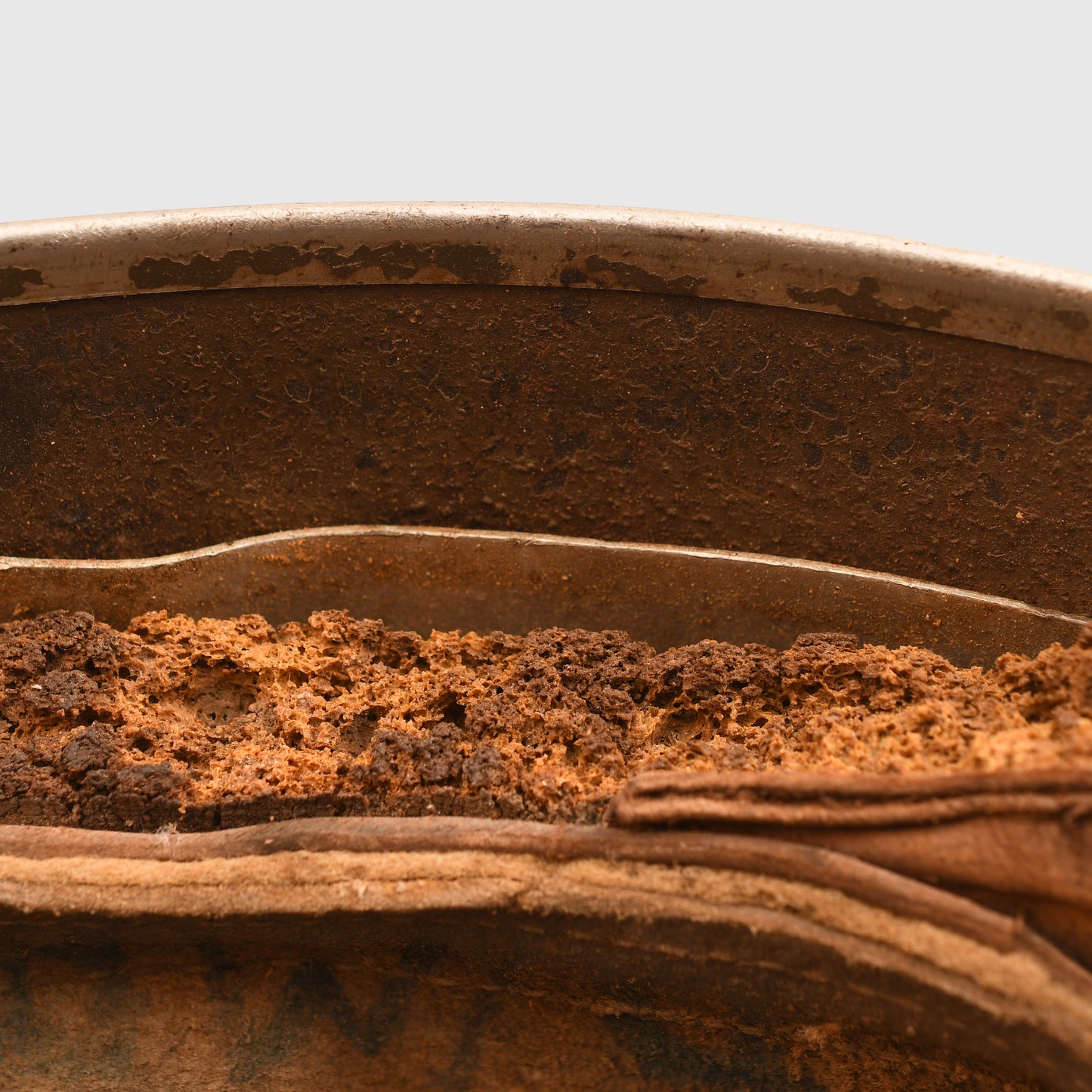 BRITISH WWII TUNISIAN USED BRITISH PARATROOPER HELMET