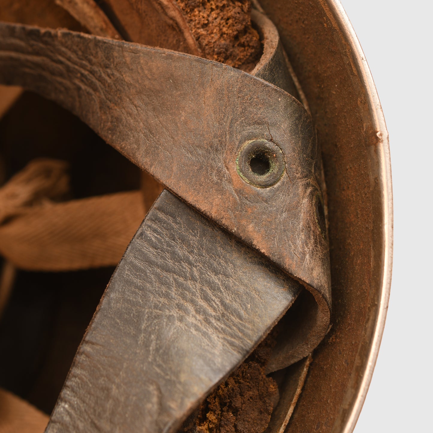 BRITISH WWII TUNISIAN USED BRITISH PARATROOPER HELMET