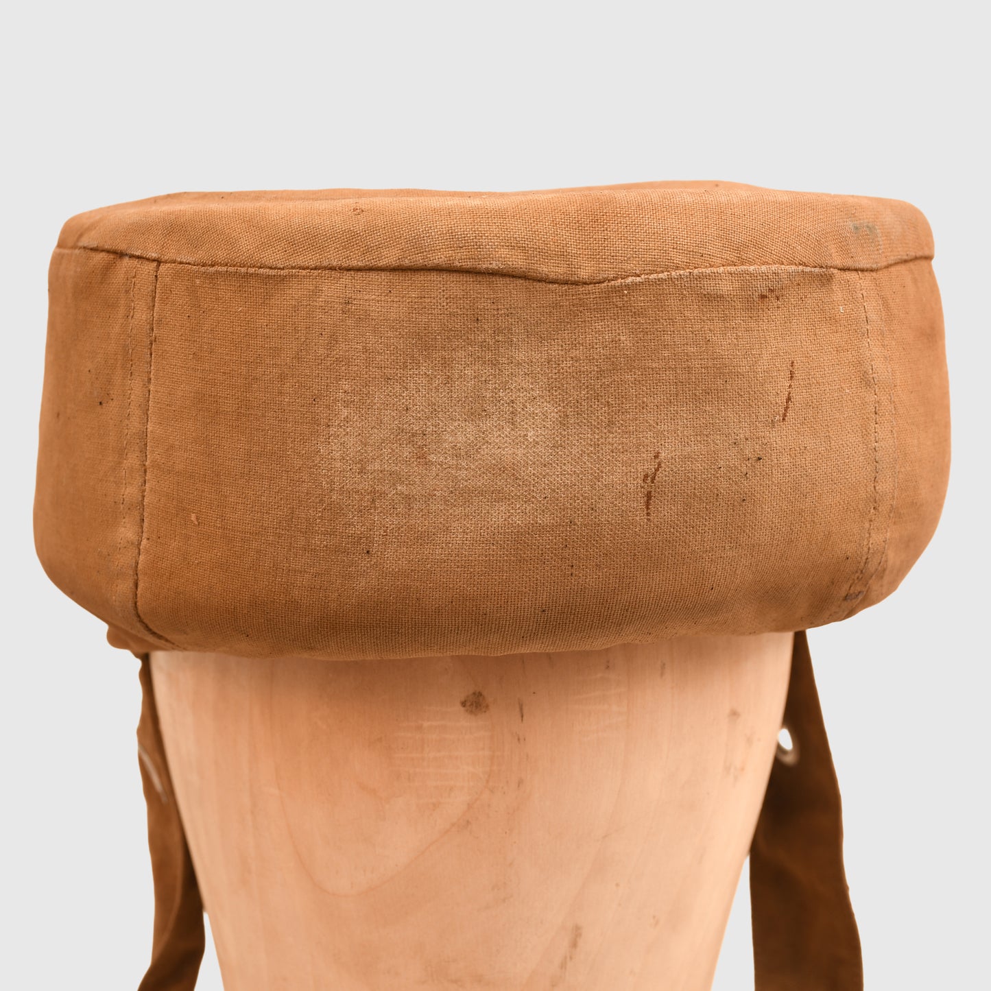BRITISH WWII PARATROOPER TRAINING HELMET