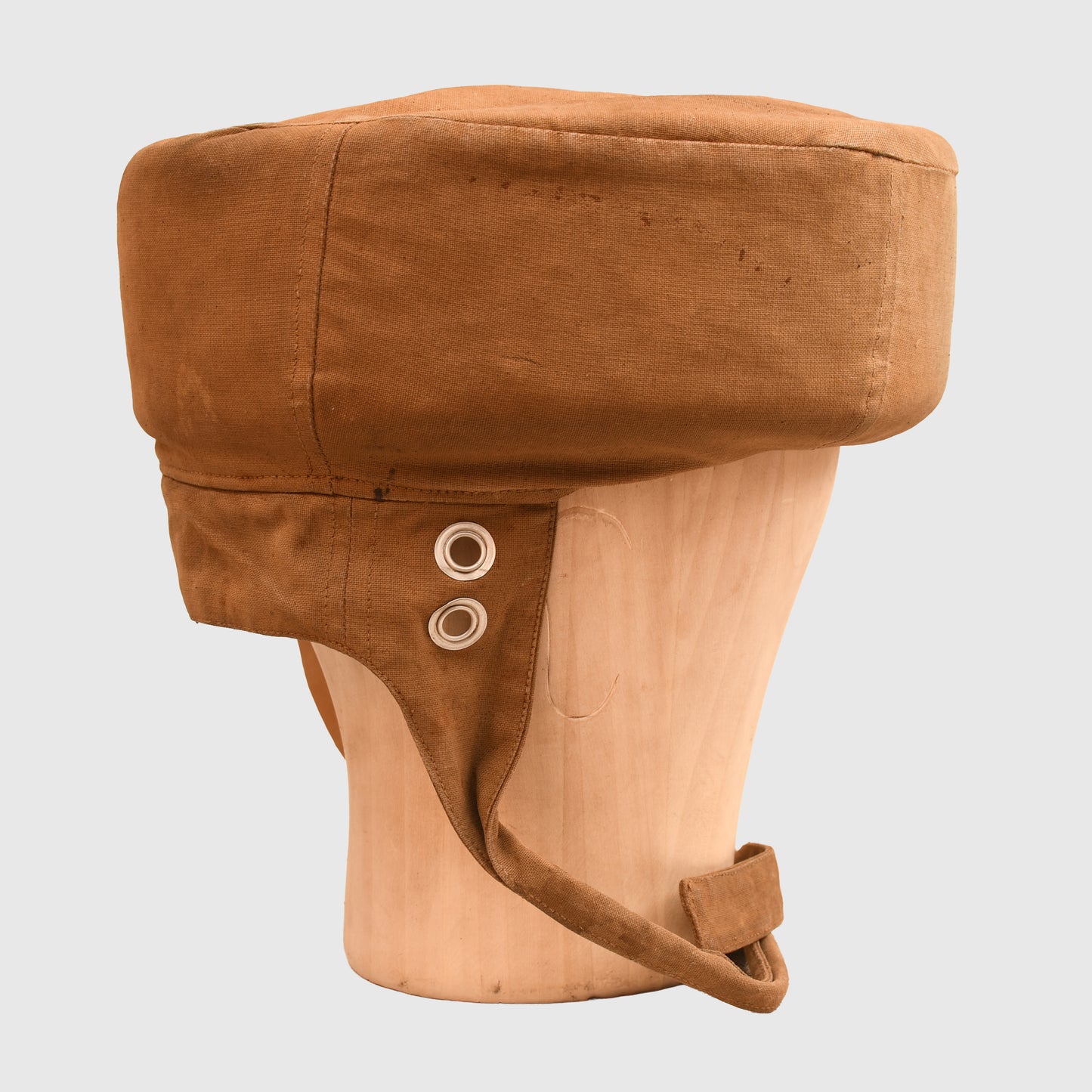 BRITISH WWII PARATROOPER TRAINING HELMET