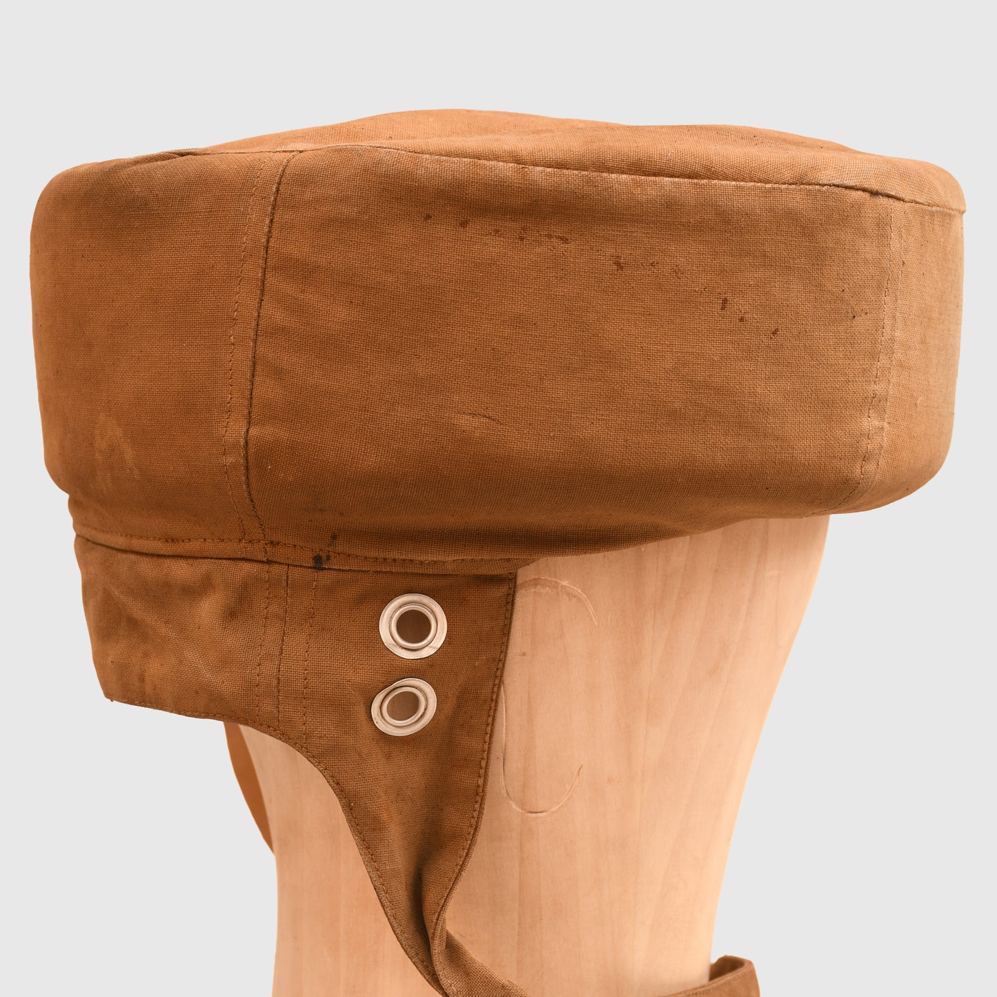 BRITISH WWII PARATROOPER TRAINING HELMET