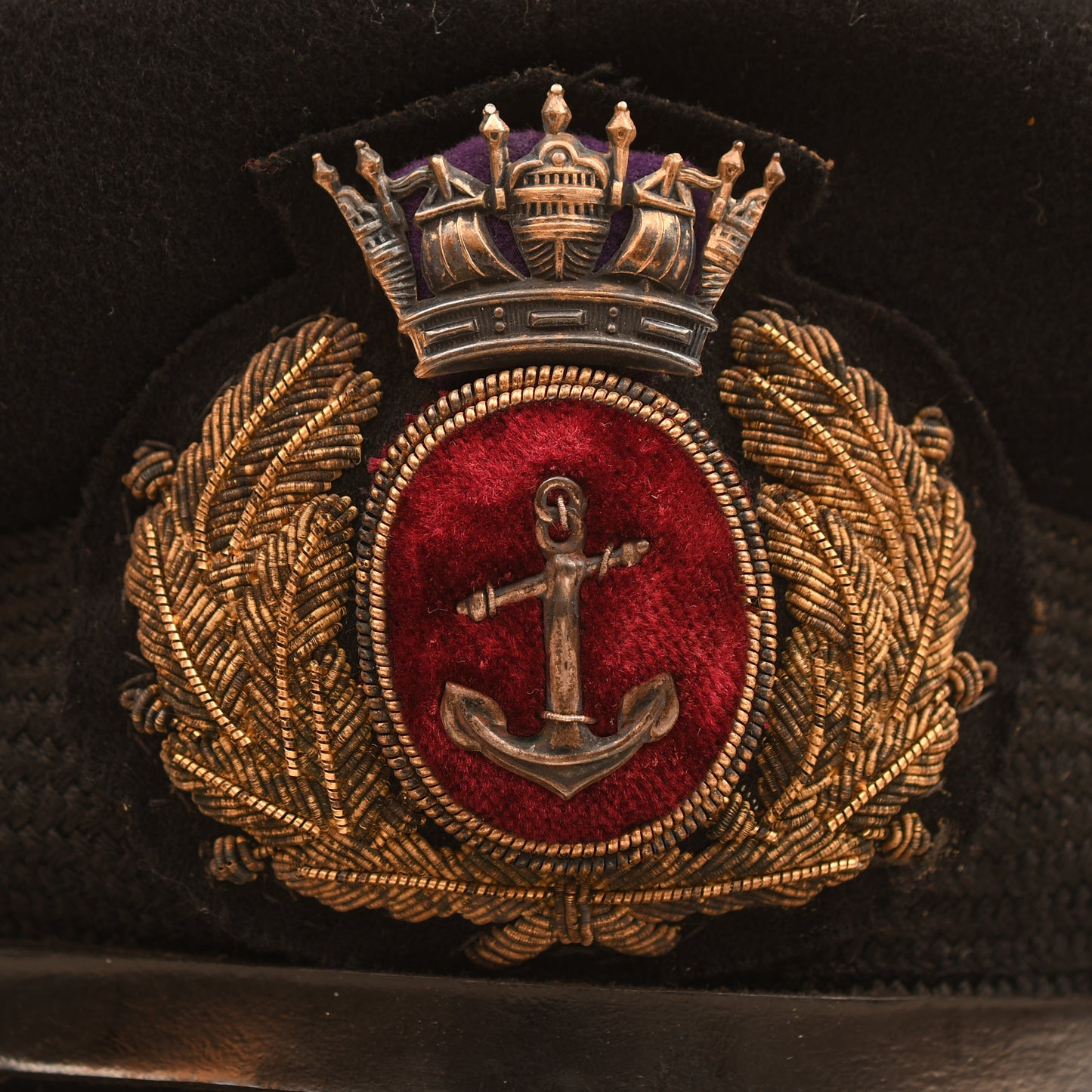 BRITISH WWII MERCHANT NAVY OFFICERS VISOR CAP - CAPTAIN AND ABOVE