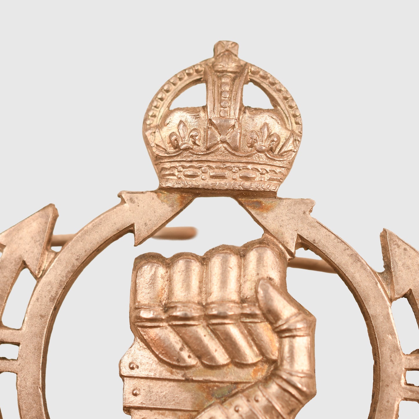 BRITISH WWII SOLID SILVER RAC BERET BADGE