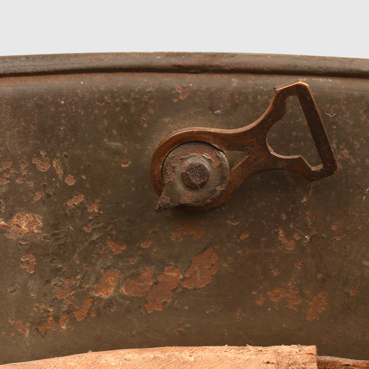 GERMAN WWI CAMOUFLAGE TRENCH HELMET M16