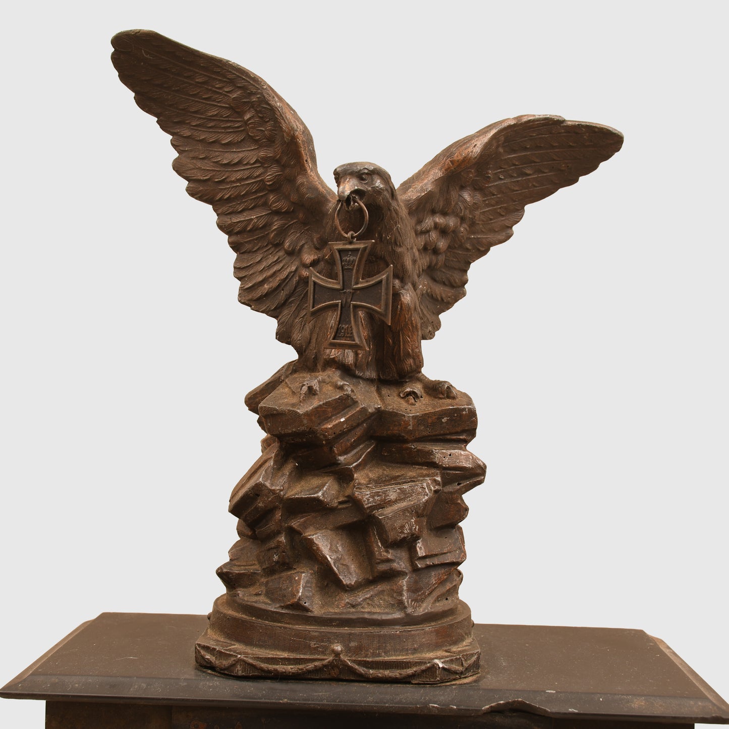 GERMAN WWI EAGLE ON A ROCK WITH IRON CROSS IN ITS BEAK CLOCK