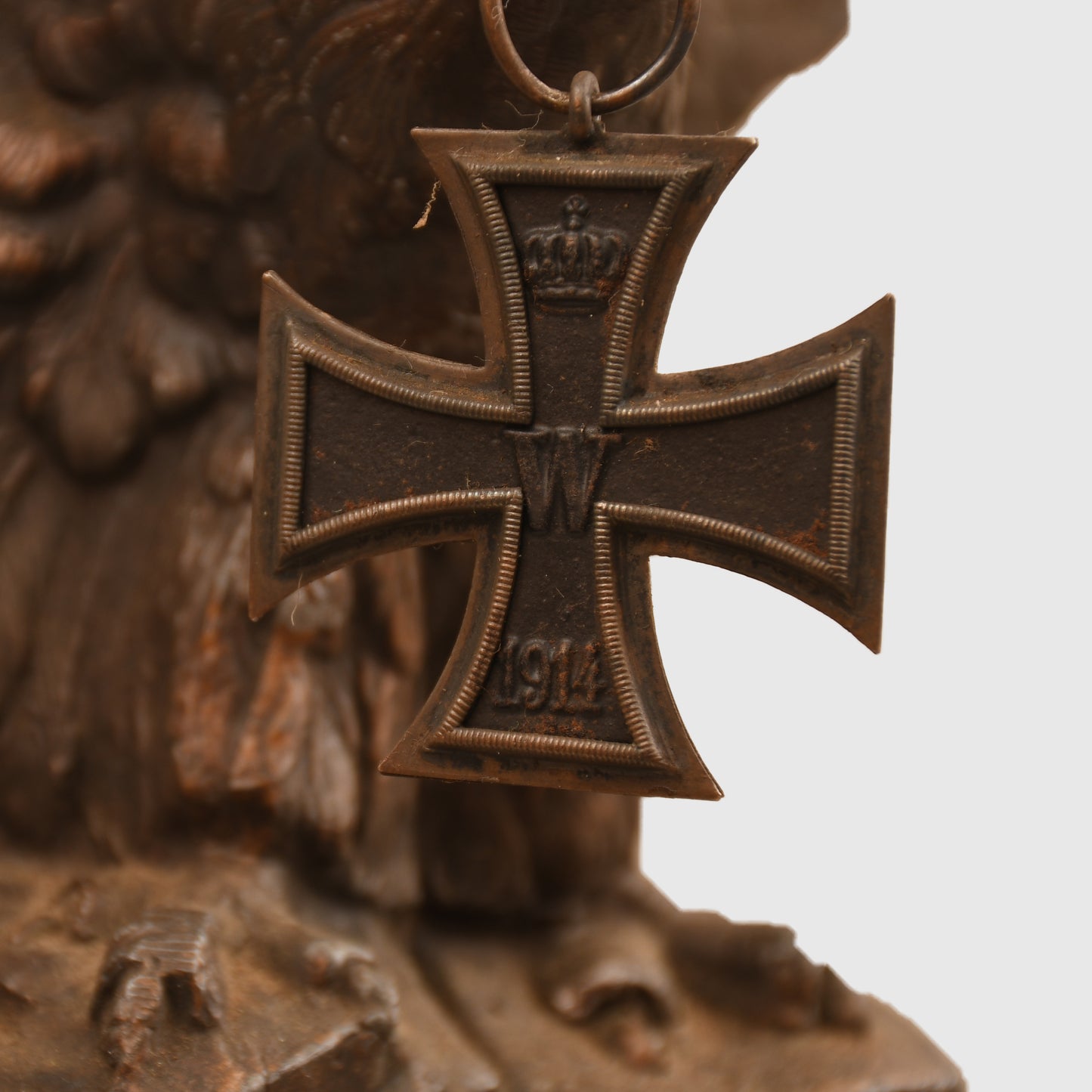 GERMAN WWI EAGLE ON A ROCK WITH IRON CROSS IN ITS BEAK CLOCK