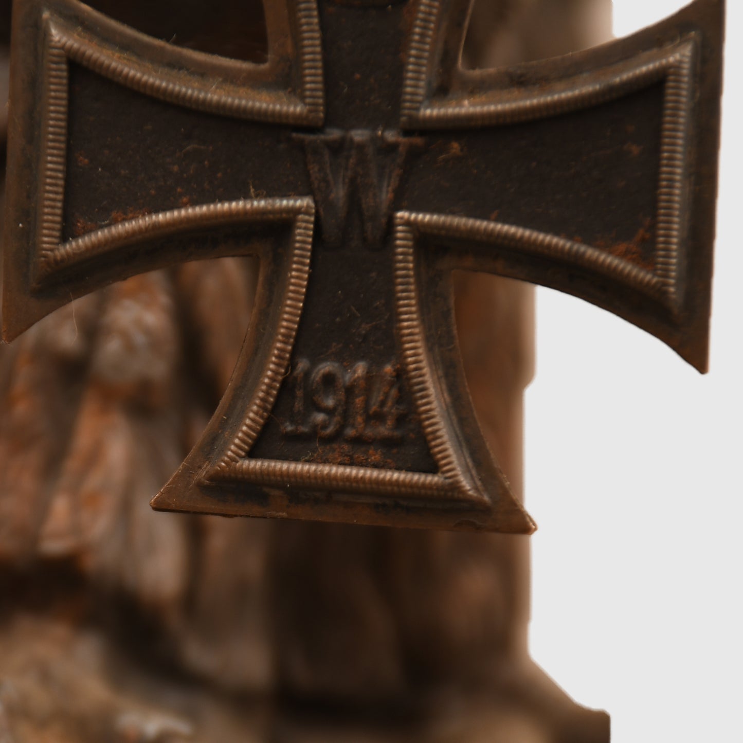 GERMAN WWI EAGLE ON A ROCK WITH IRON CROSS IN ITS BEAK CLOCK