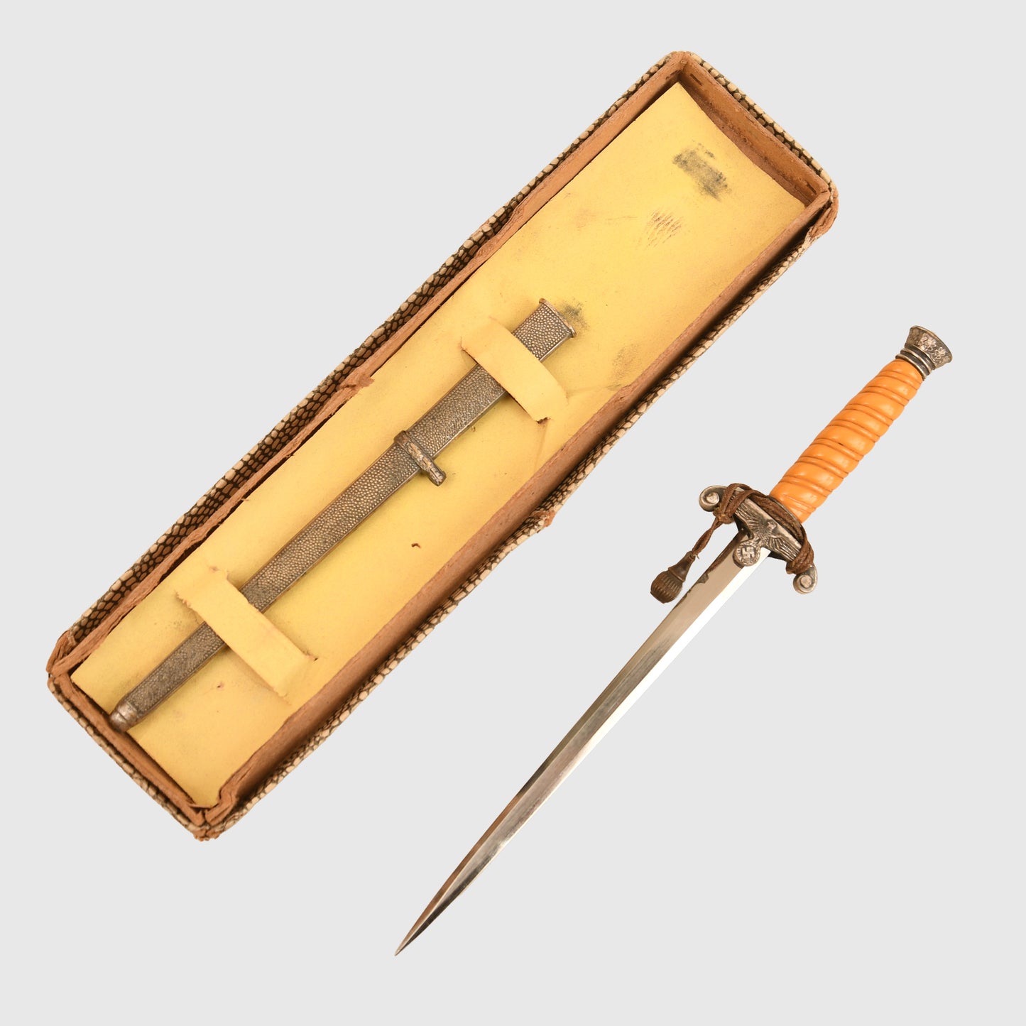 GERMAN WWII MINIATURE ARMY DISPLAY PIECE, BOXED