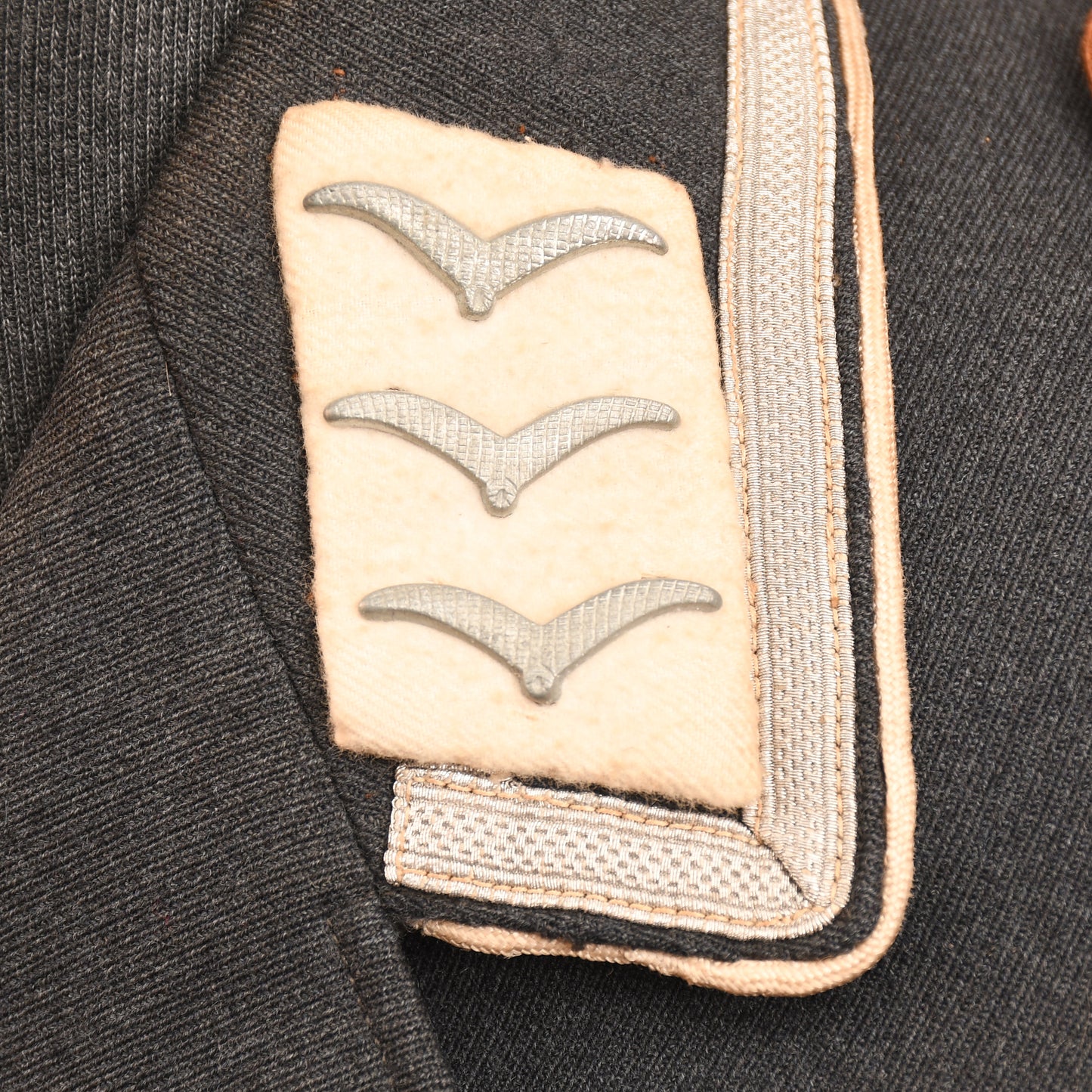 GERMAN WWII LUFTWAFFE HERMANN GOERING TUNIC AND BELT FOR A SENIOR SIGNALS NCO