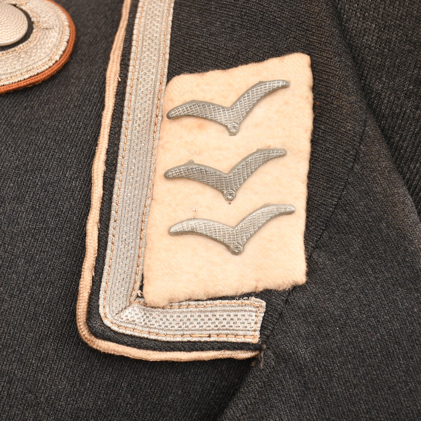 GERMAN WWII LUFTWAFFE HERMANN GOERING TUNIC AND BELT FOR A SENIOR SIGNALS NCO