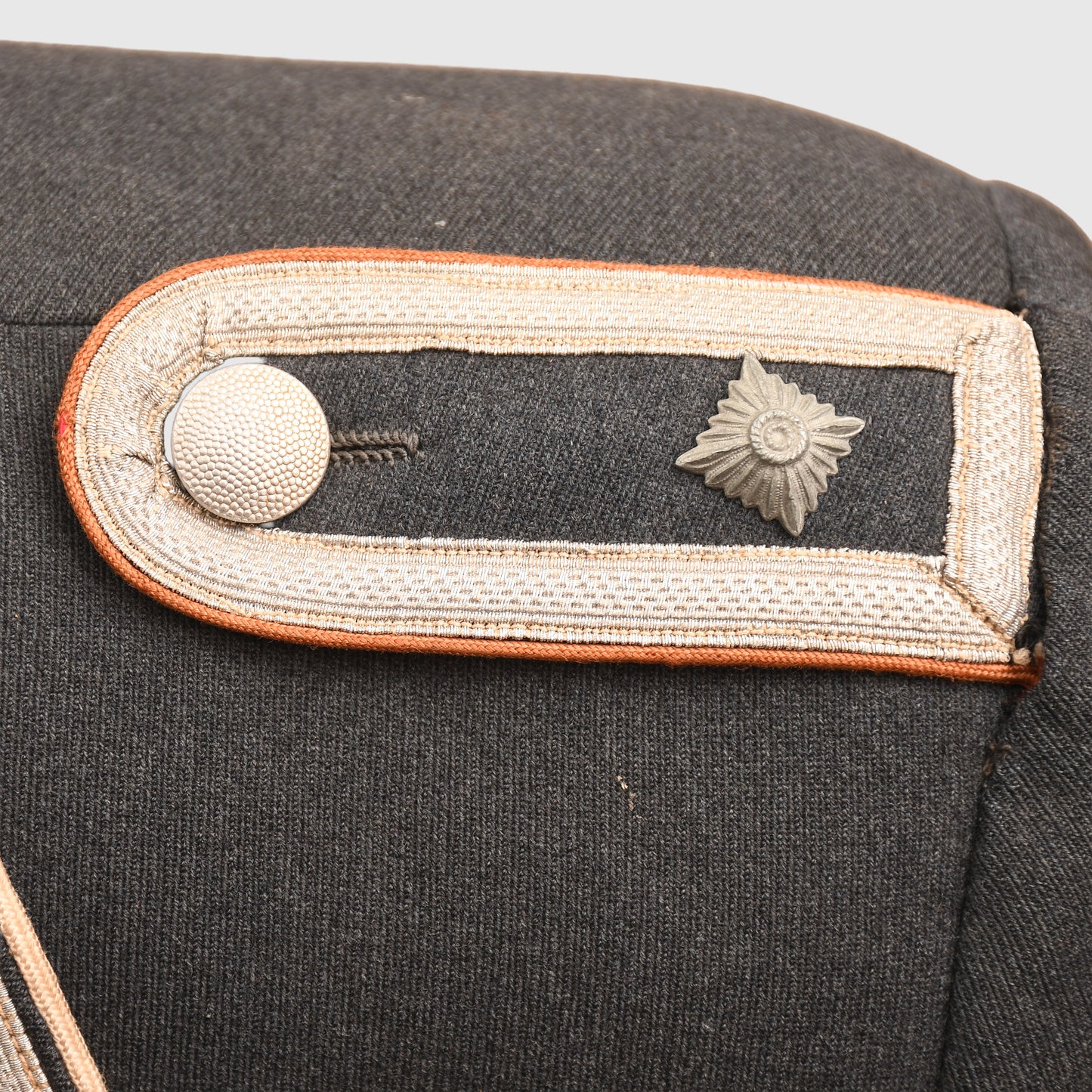 GERMAN WWII LUFTWAFFE HERMANN GOERING TUNIC AND BELT FOR A SENIOR SIGNALS NCO