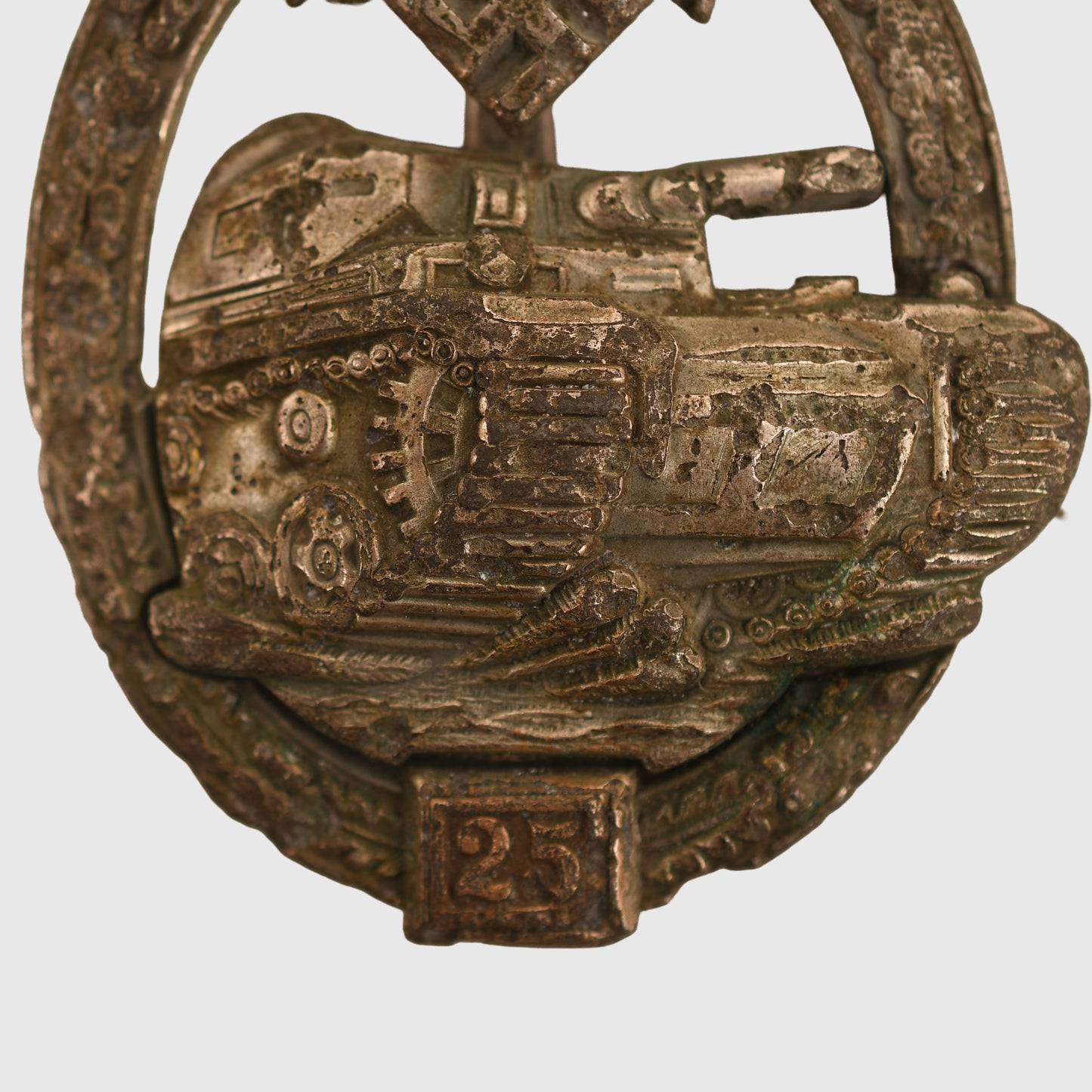 GERMAN WWII 25 TANK ASSAULT BADGE, DUG VERSION BY JFS