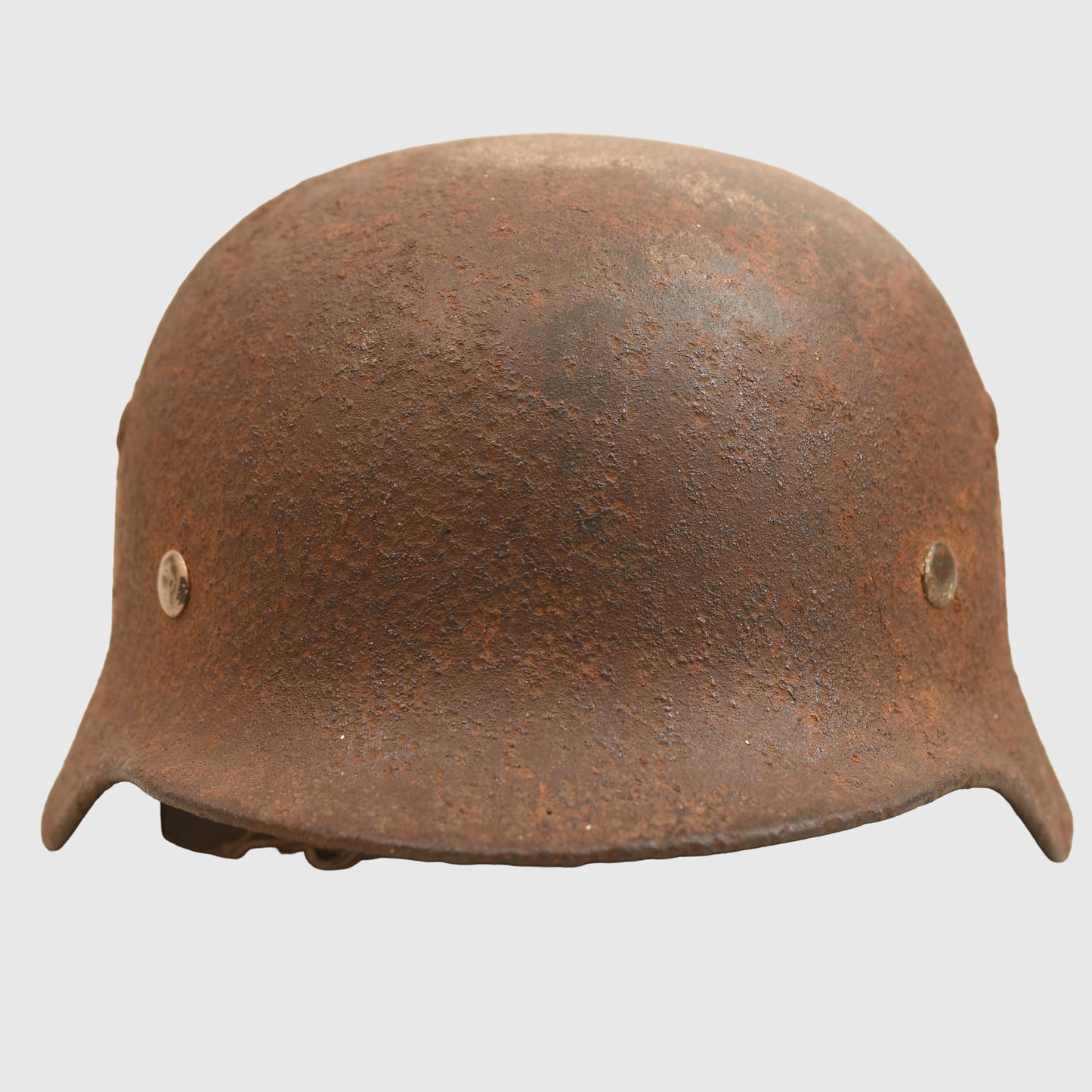 GERMAN WWII RELIC DOUBLE DECAL M35 SS HELMET AND RELIC BUCKLE