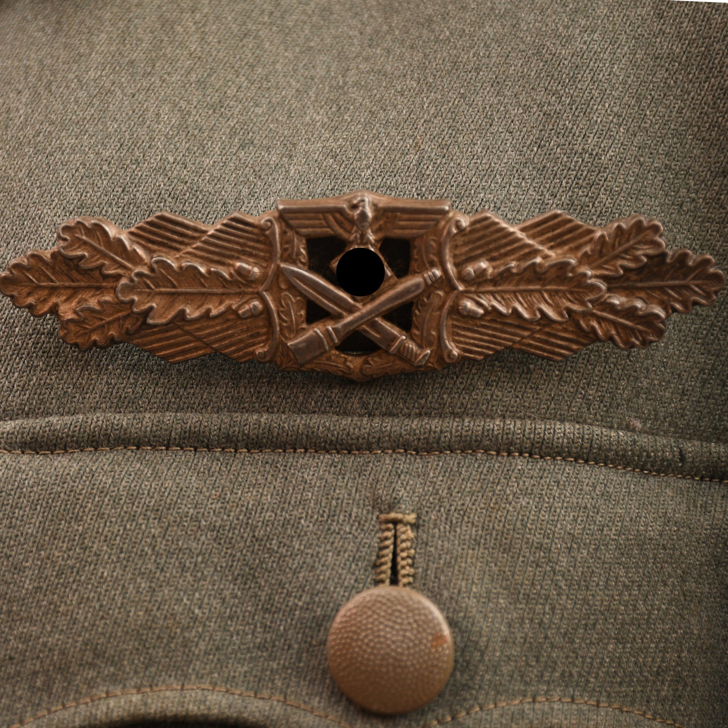 GERMAN WWII COMPLETE INFANTRY HAUPTMANN’S COMBAT TUNIC AND VISOR CAP WITH MEDALS ATTACHED AND BELT
