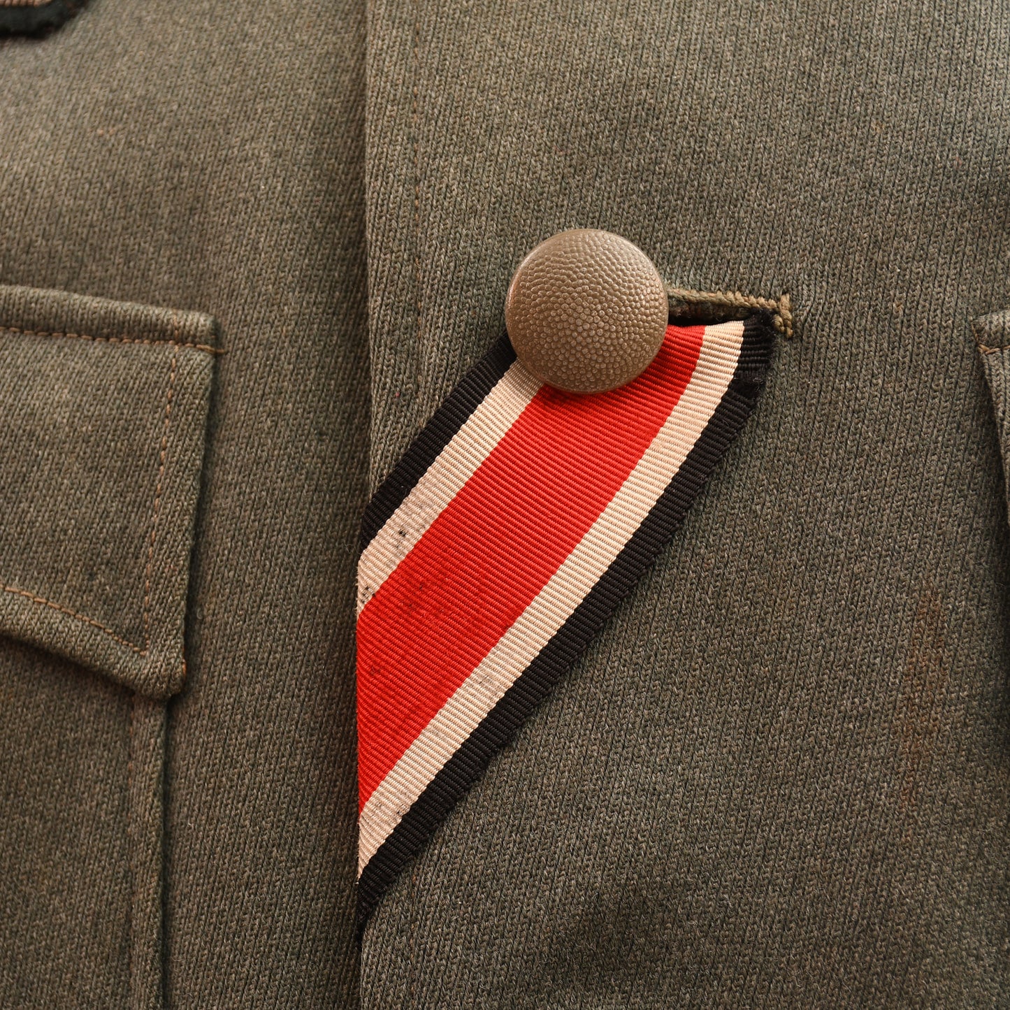 GERMAN WWII COMPLETE INFANTRY HAUPTMANN’S COMBAT TUNIC AND VISOR CAP WITH MEDALS ATTACHED AND BELT