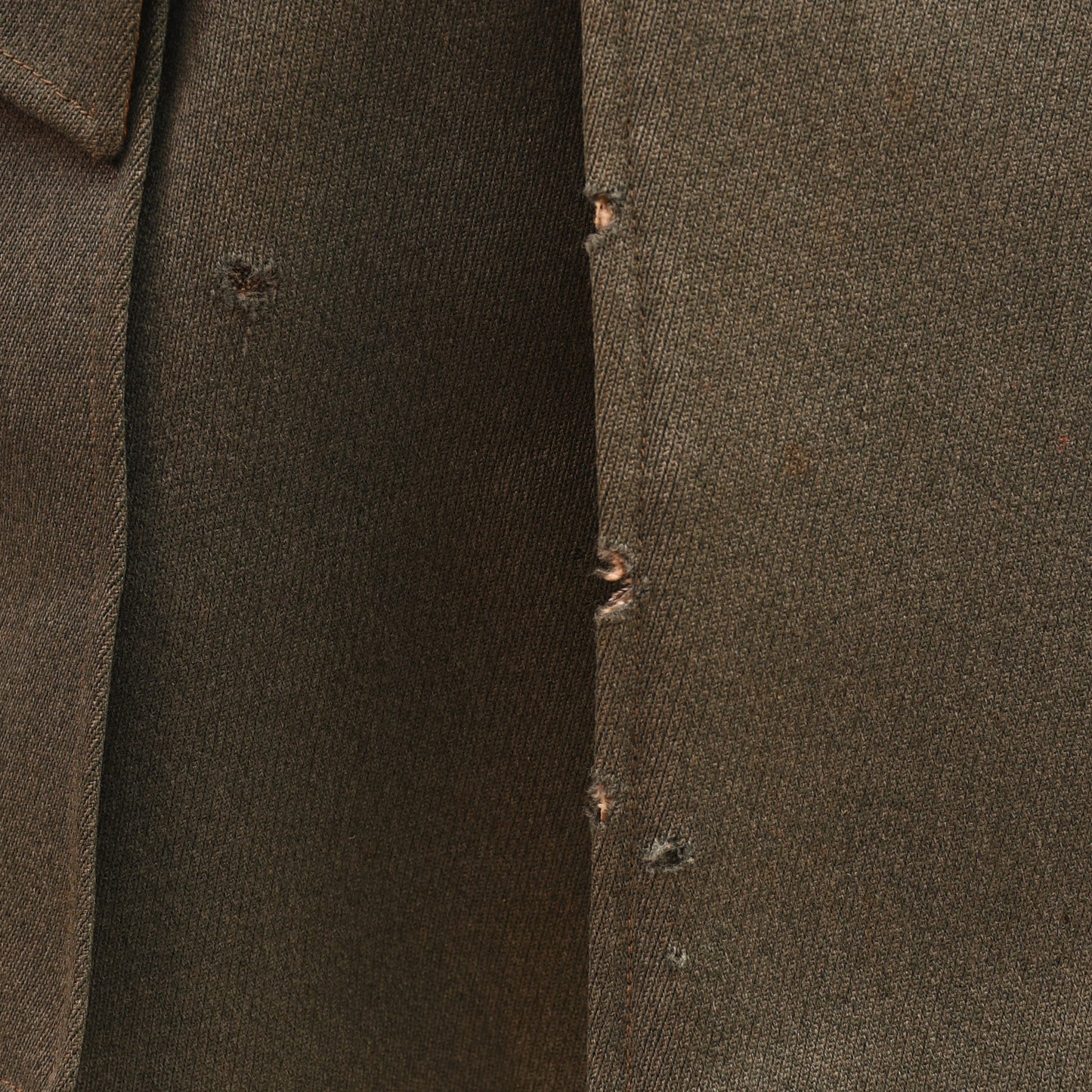 GERMAN WWII COMPLETE INFANTRY HAUPTMANN’S COMBAT TUNIC AND VISOR CAP WITH MEDALS ATTACHED AND BELT
