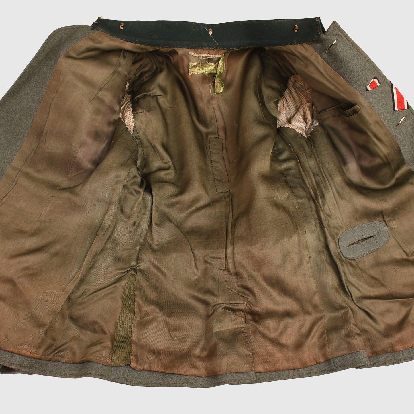 GERMAN WWII COMPLETE INFANTRY HAUPTMANN’S COMBAT TUNIC AND VISOR CAP WITH MEDALS ATTACHED AND BELT
