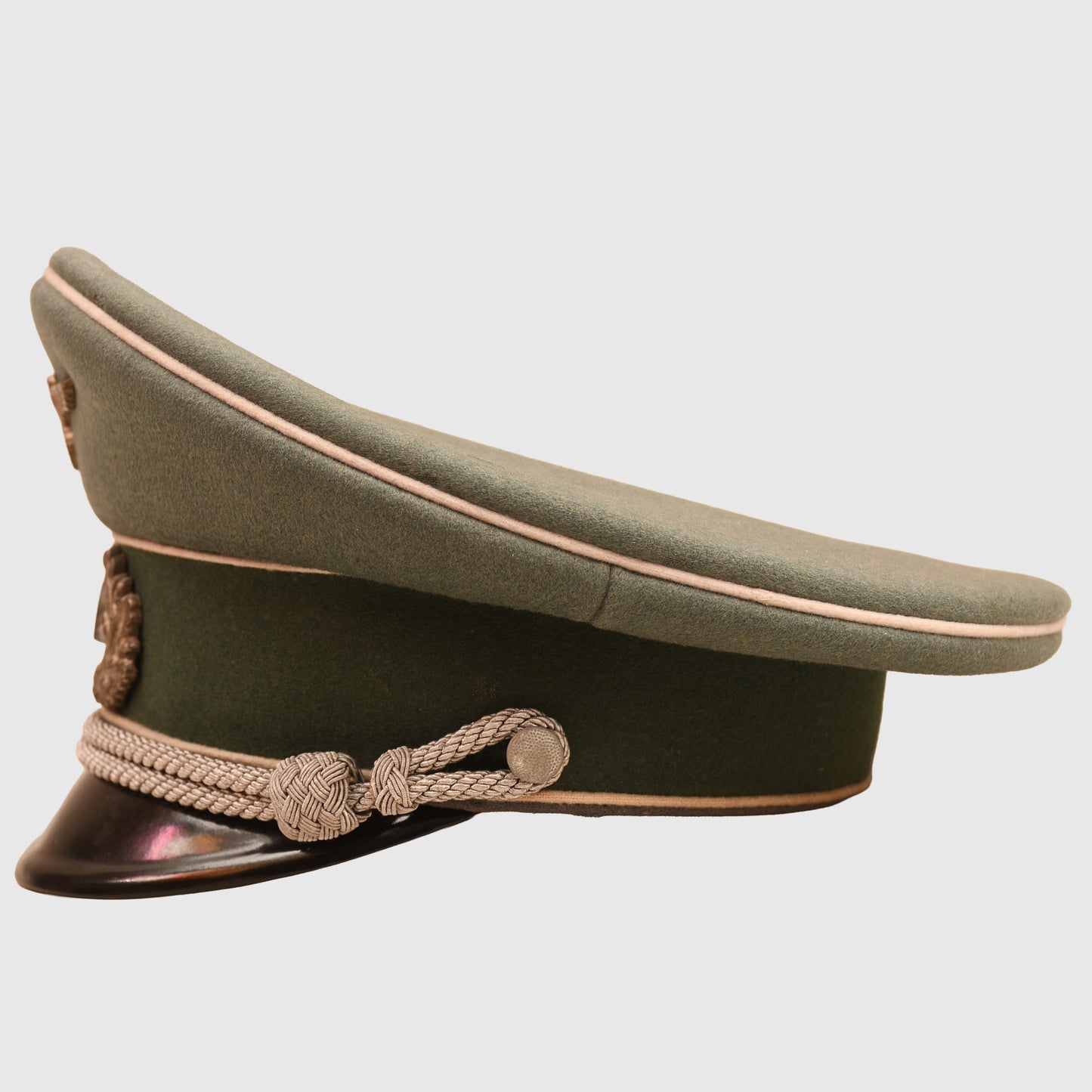 GERMAN WWII COMPLETE INFANTRY HAUPTMANN’S COMBAT TUNIC AND VISOR CAP WITH MEDALS ATTACHED AND BELT
