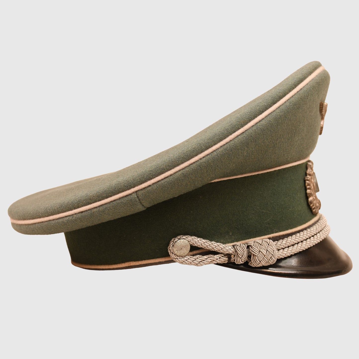 GERMAN WWII COMPLETE INFANTRY HAUPTMANN’S COMBAT TUNIC AND VISOR CAP WITH MEDALS ATTACHED AND BELT