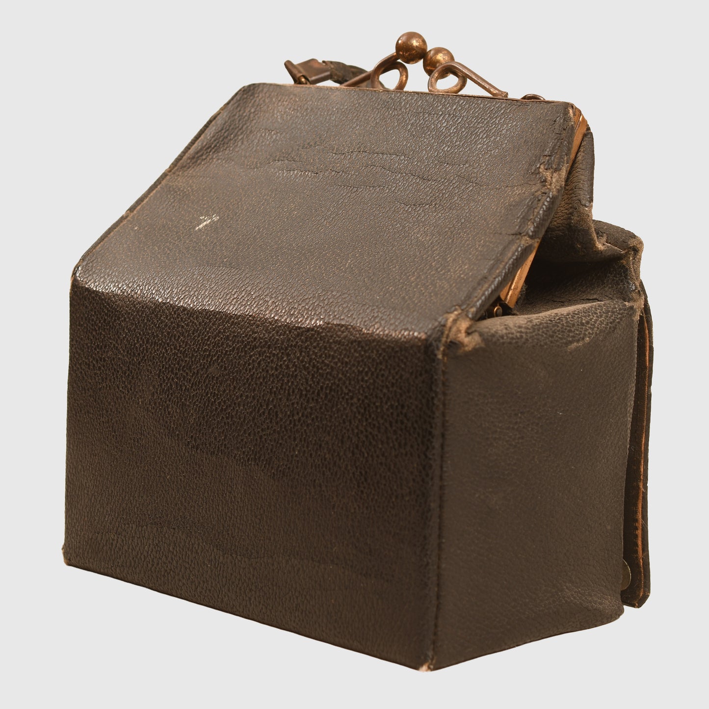 BRITISH WWII LADIES HANDBAG DISGUISED AS A GAS MASK HOLDER
