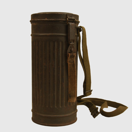 GERMAN WWII COMBAT GAS MASK CONTAINER AND STRAPS