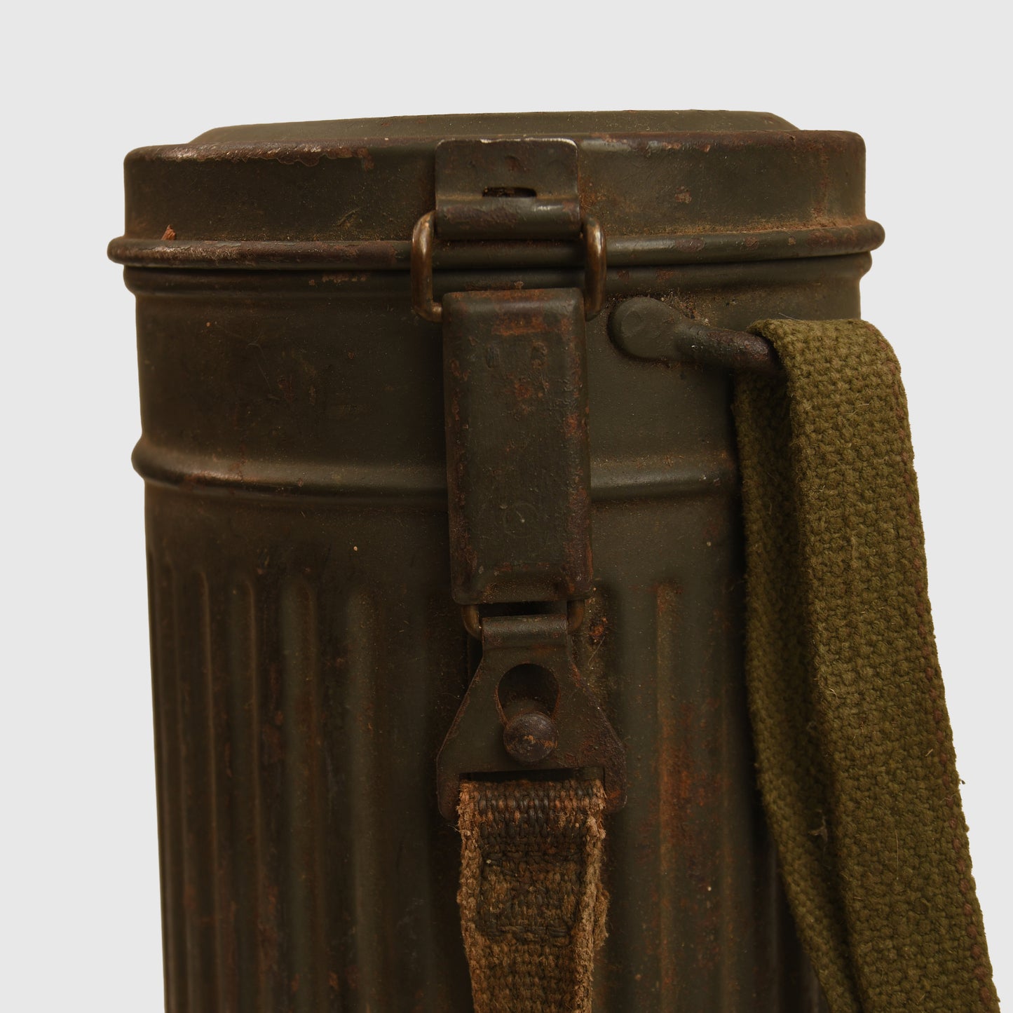GERMAN WWII COMBAT GAS MASK CONTAINER AND STRAPS