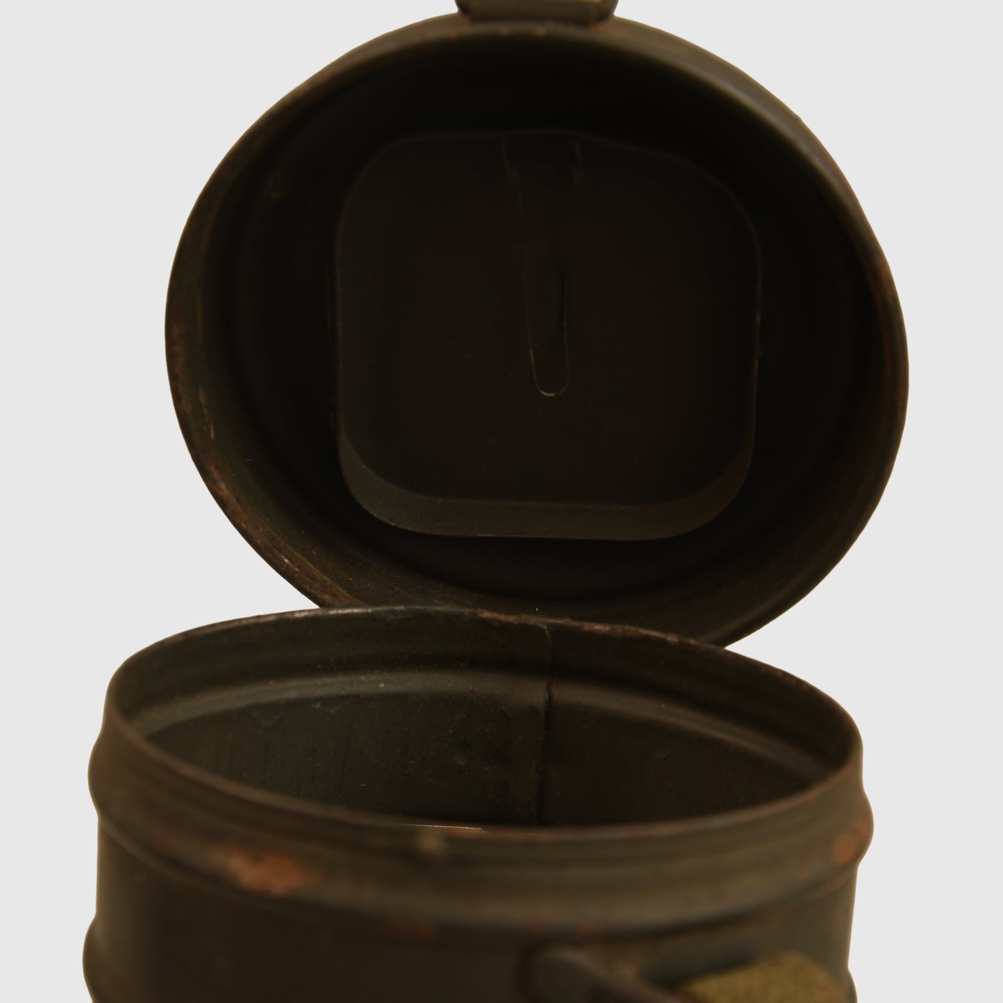 GERMAN WWII COMBAT GAS MASK CONTAINER AND STRAPS
