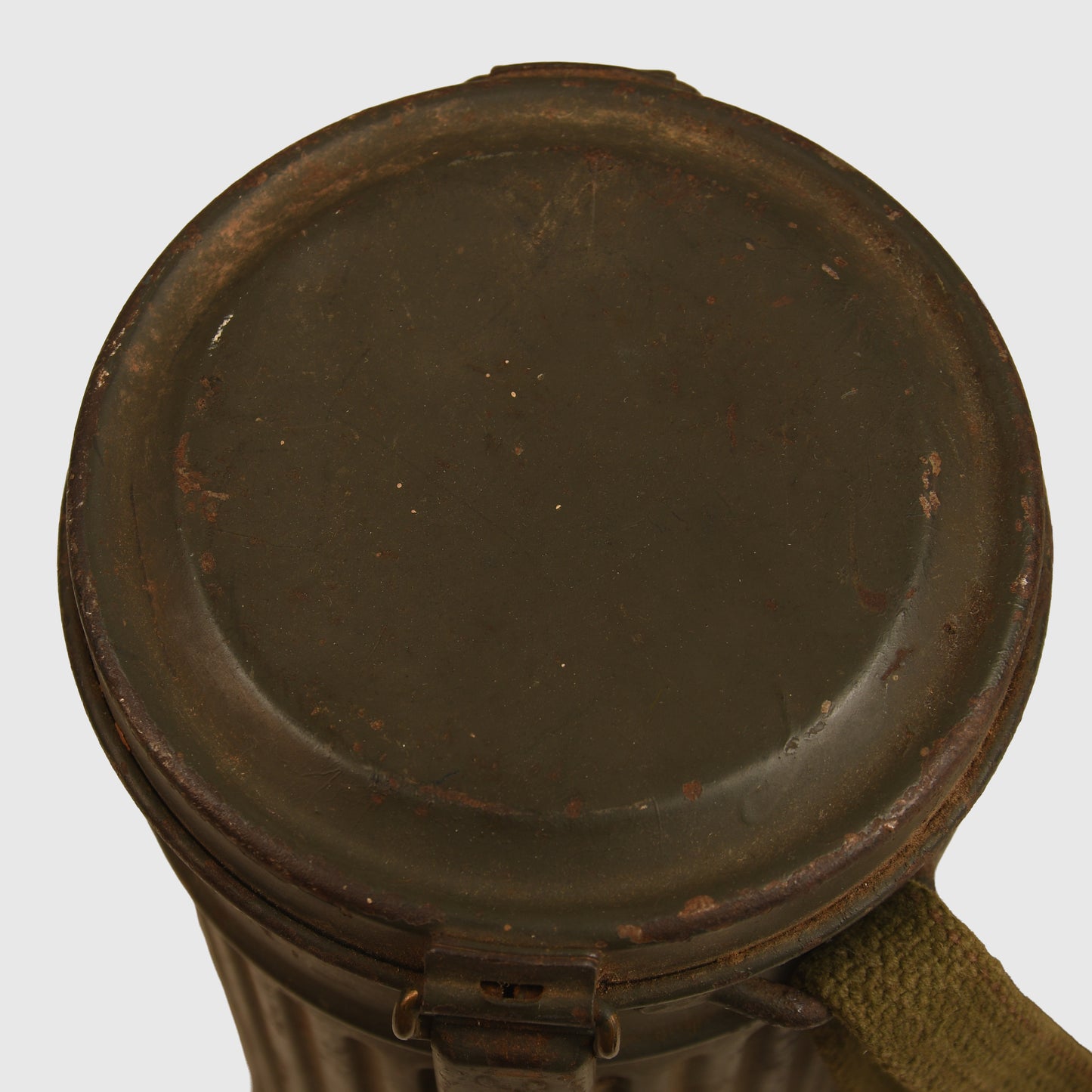 GERMAN WWII COMBAT GAS MASK CONTAINER AND STRAPS