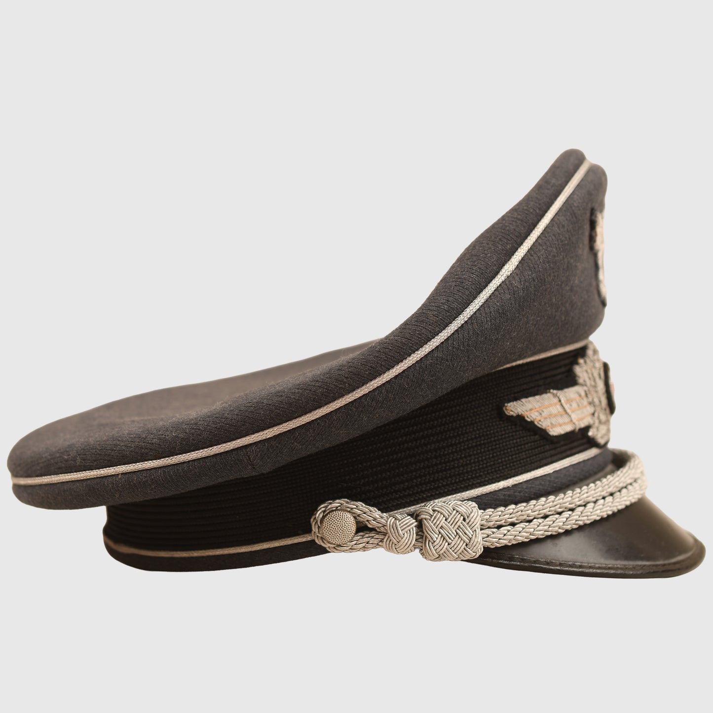 GERMAN WWII LUFTWAFFE OFFICERS VISOR CAP