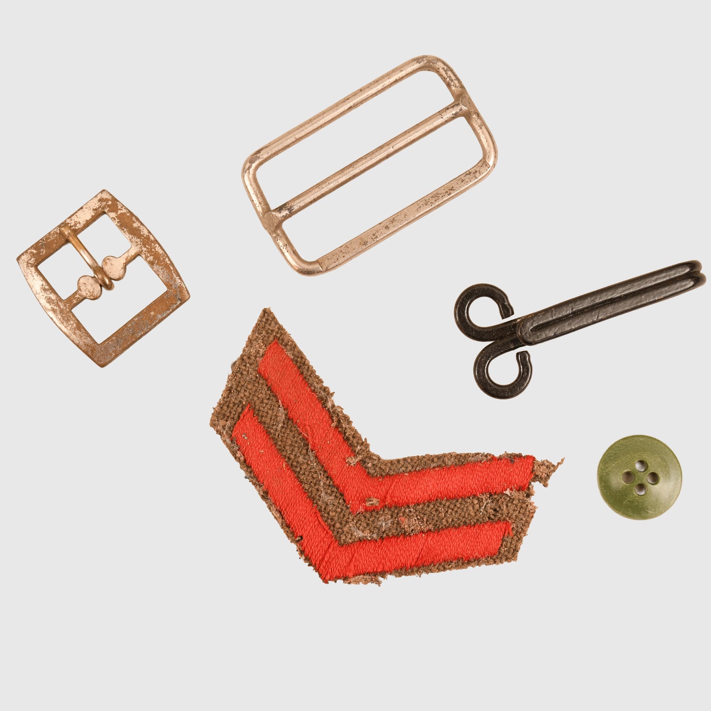 BRITISH WWII ROYAL MARINE COMMANDO BERET AND ARTEFACTS