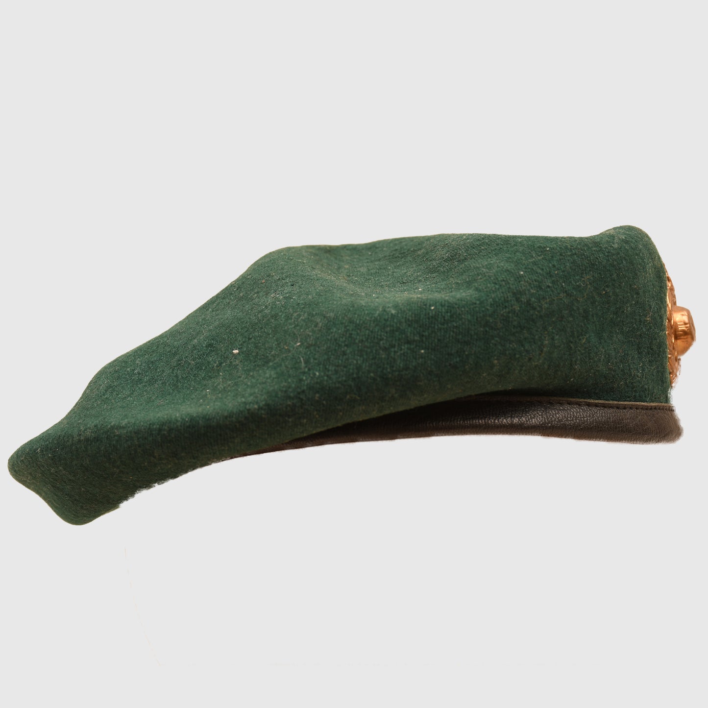 BRITISH WWII ROYAL MARINE COMMANDO BERET AND ARTEFACTS