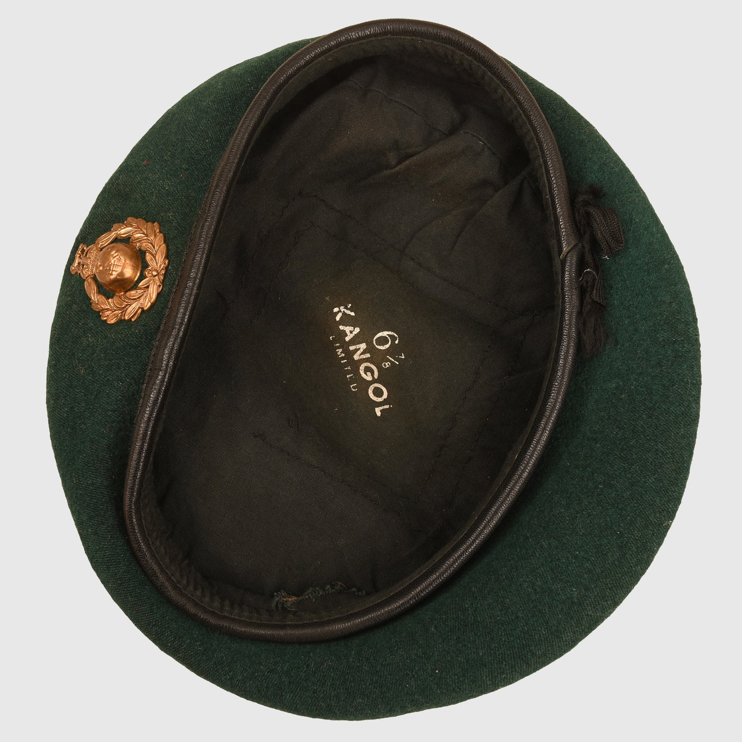 BRITISH WWII ROYAL MARINE COMMANDO BERET AND ARTEFACTS