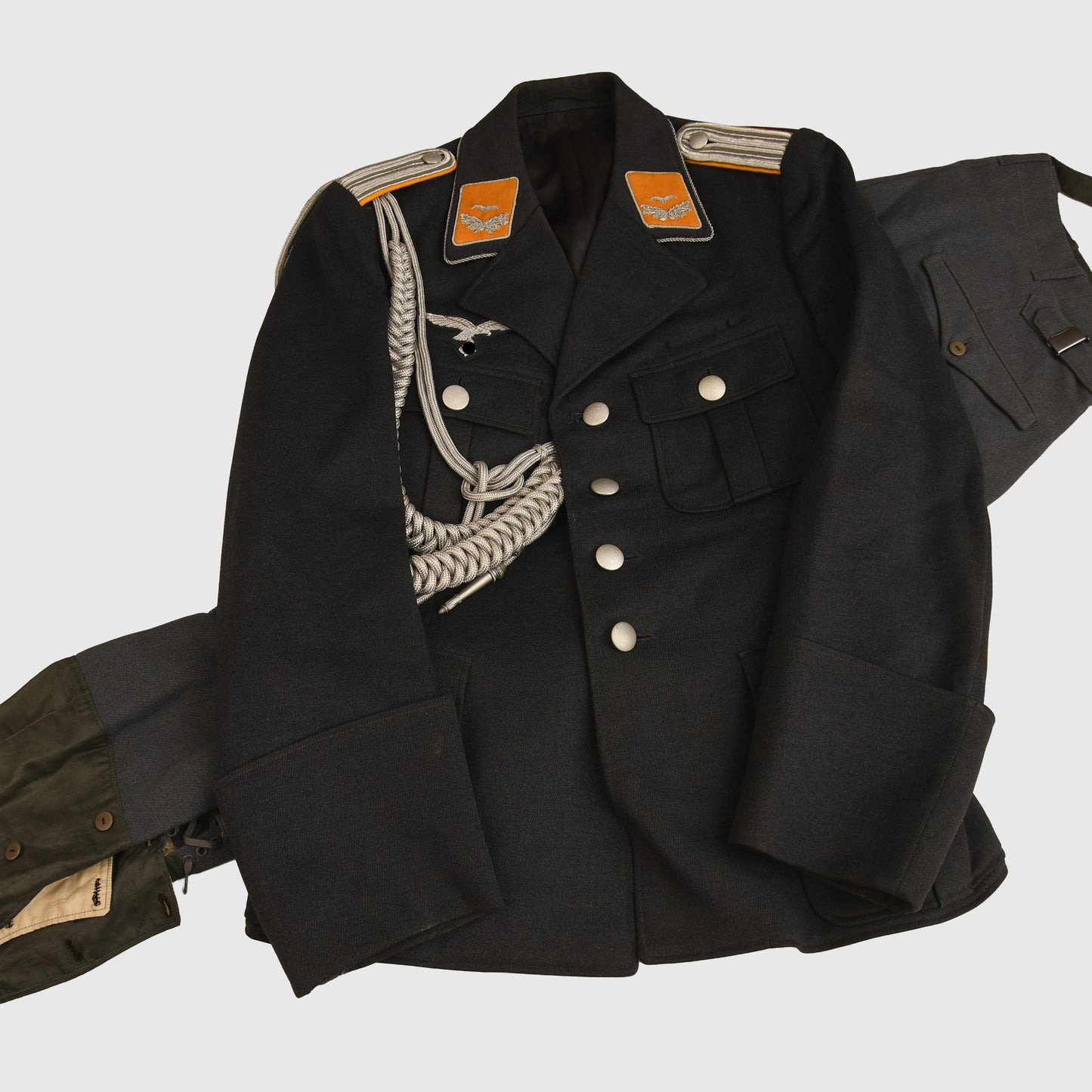 GERMAN WWII LUFTWAFFE LEUTNANTS FOUR POCKET TUNIC AND BREECHES