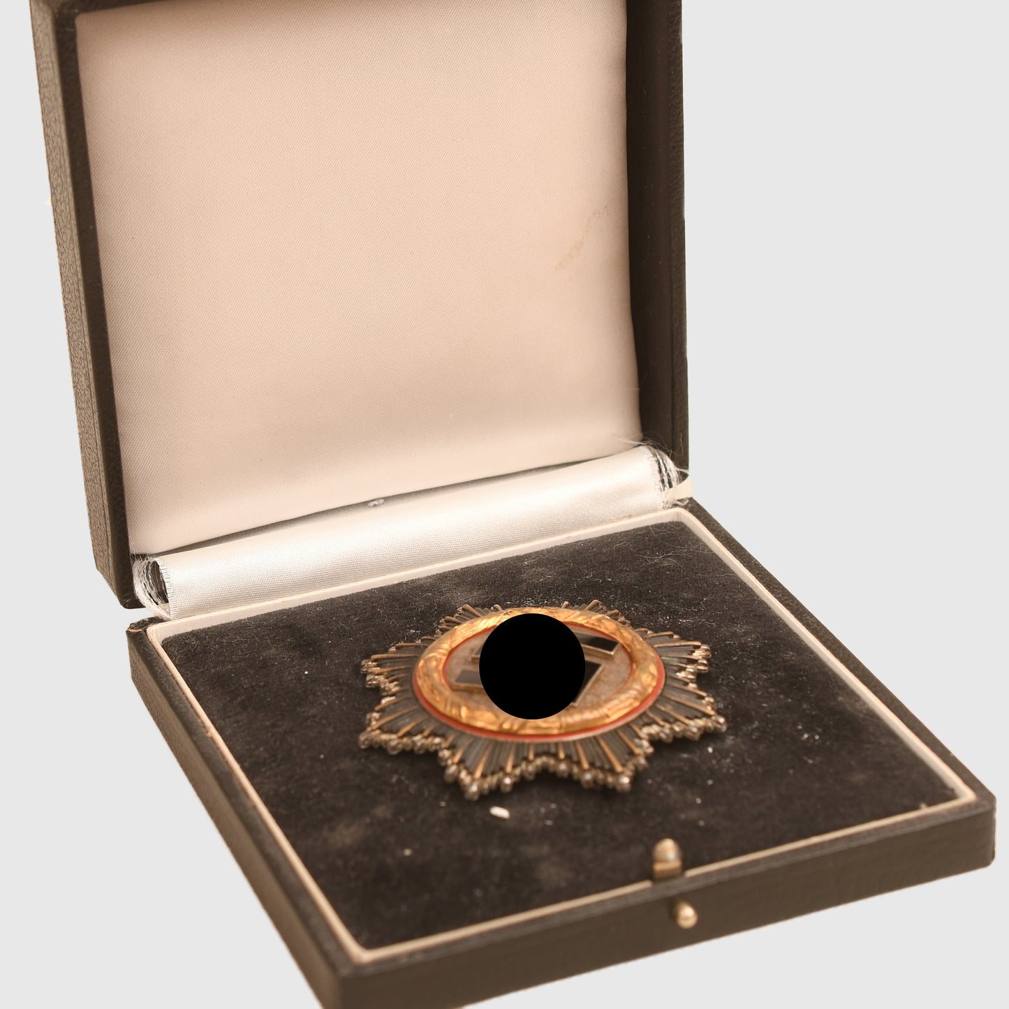 GERMAN WWII GERMAN CROSS IN GOLD