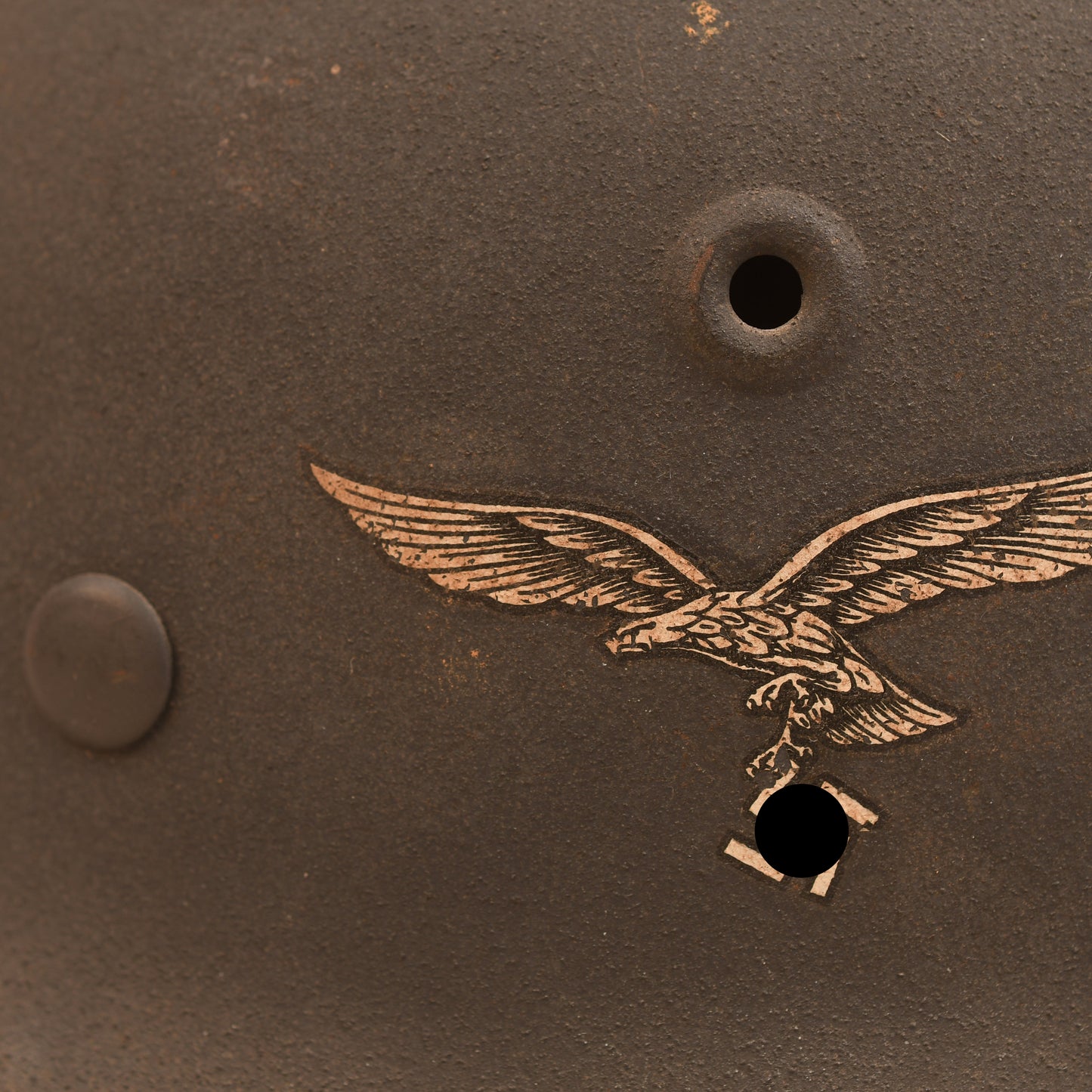 GERMAN WWII LUFTWAFFE M.40 SINGLE DECAL COMBAT HELMET