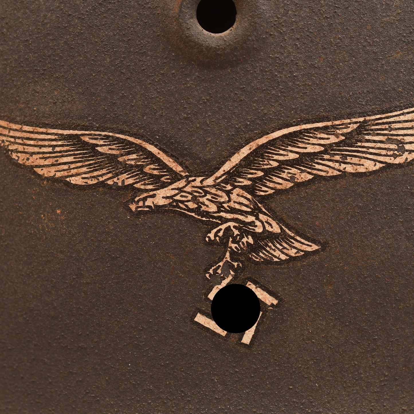 GERMAN WWII LUFTWAFFE M.40 SINGLE DECAL COMBAT HELMET