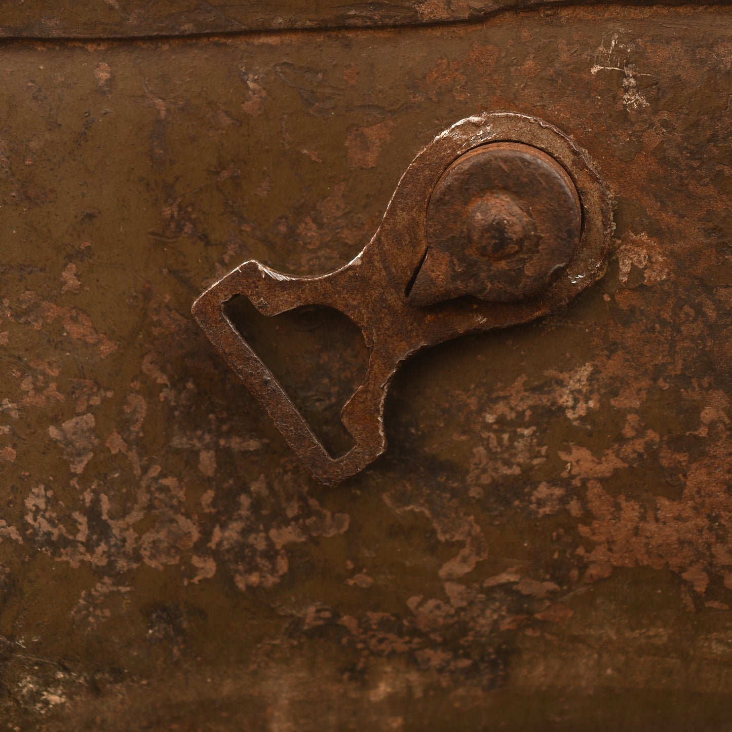 GERMAN WWI M.16 CAMOUFLAGE TRENCH HELMET WITH PARTIAL CHINSTRAP