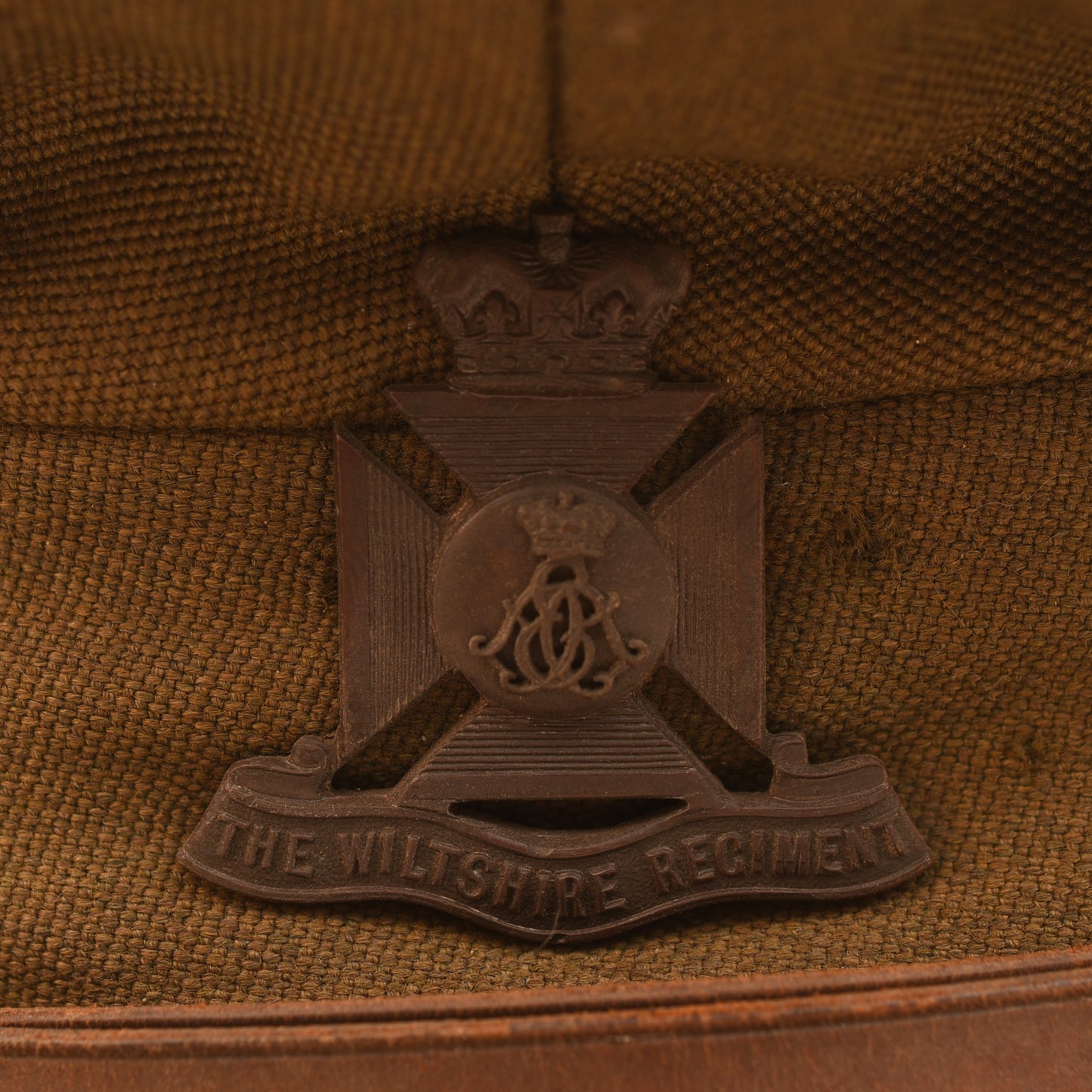 BRITISH WWII WILTSHIRE REGIMENT OFFICERS VISOR CAP