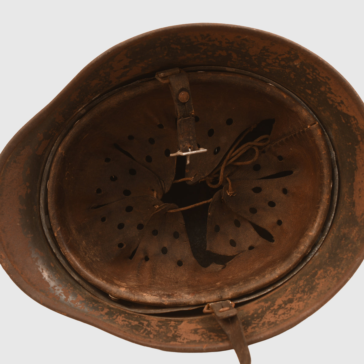 GERMAN WWII SINGLE DECAL SAND TEXTURE CAMOUFLAGE HELMET