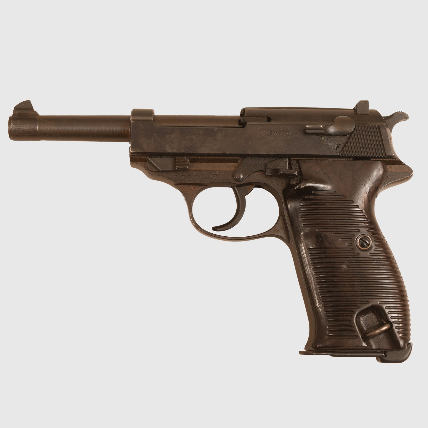 GERMAN WWII WALTHER P38 SEMI AUTOMATIC PISTOL - DE-ACTIVATED