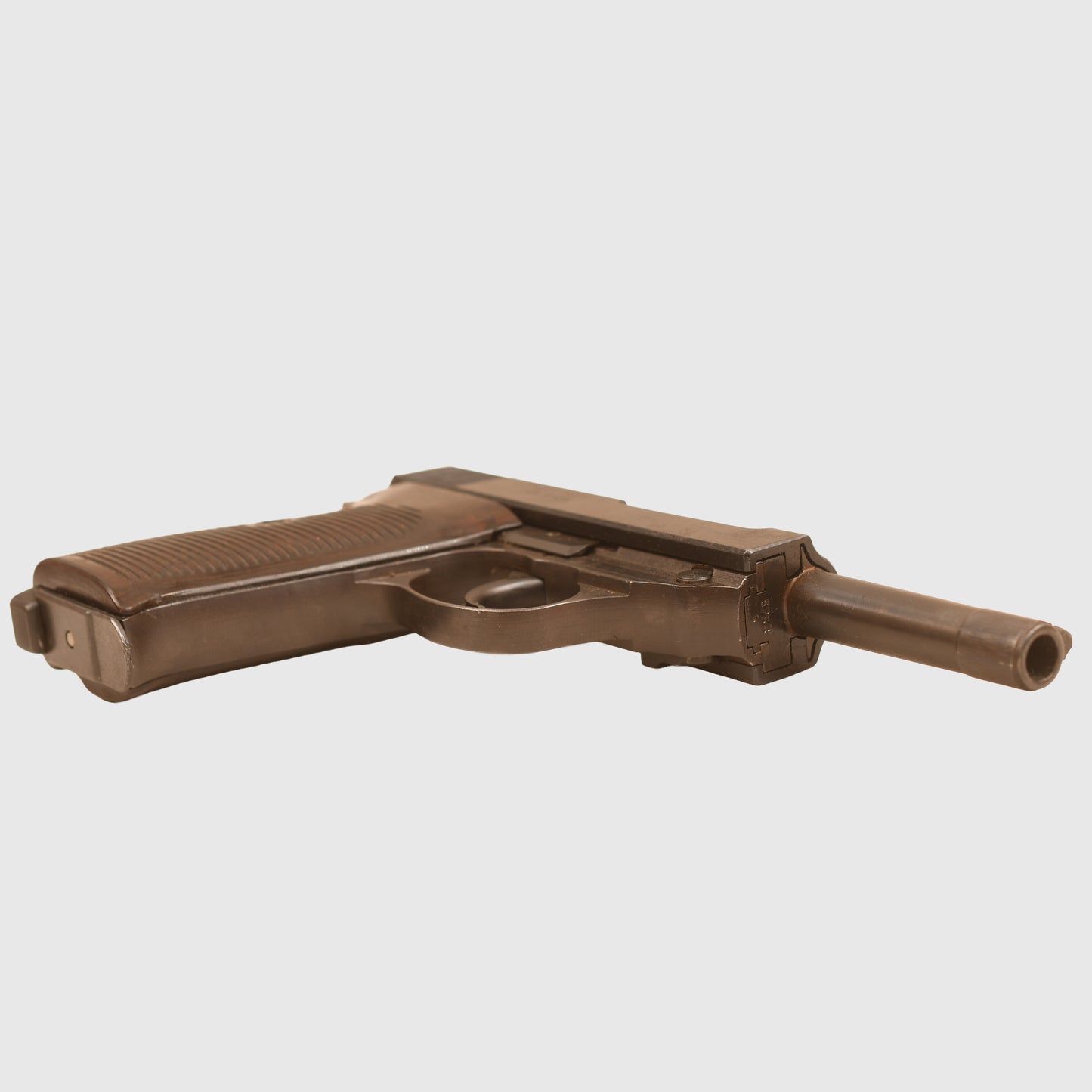 GERMAN WWII WALTHER P38 SEMI AUTOMATIC PISTOL - DE-ACTIVATED
