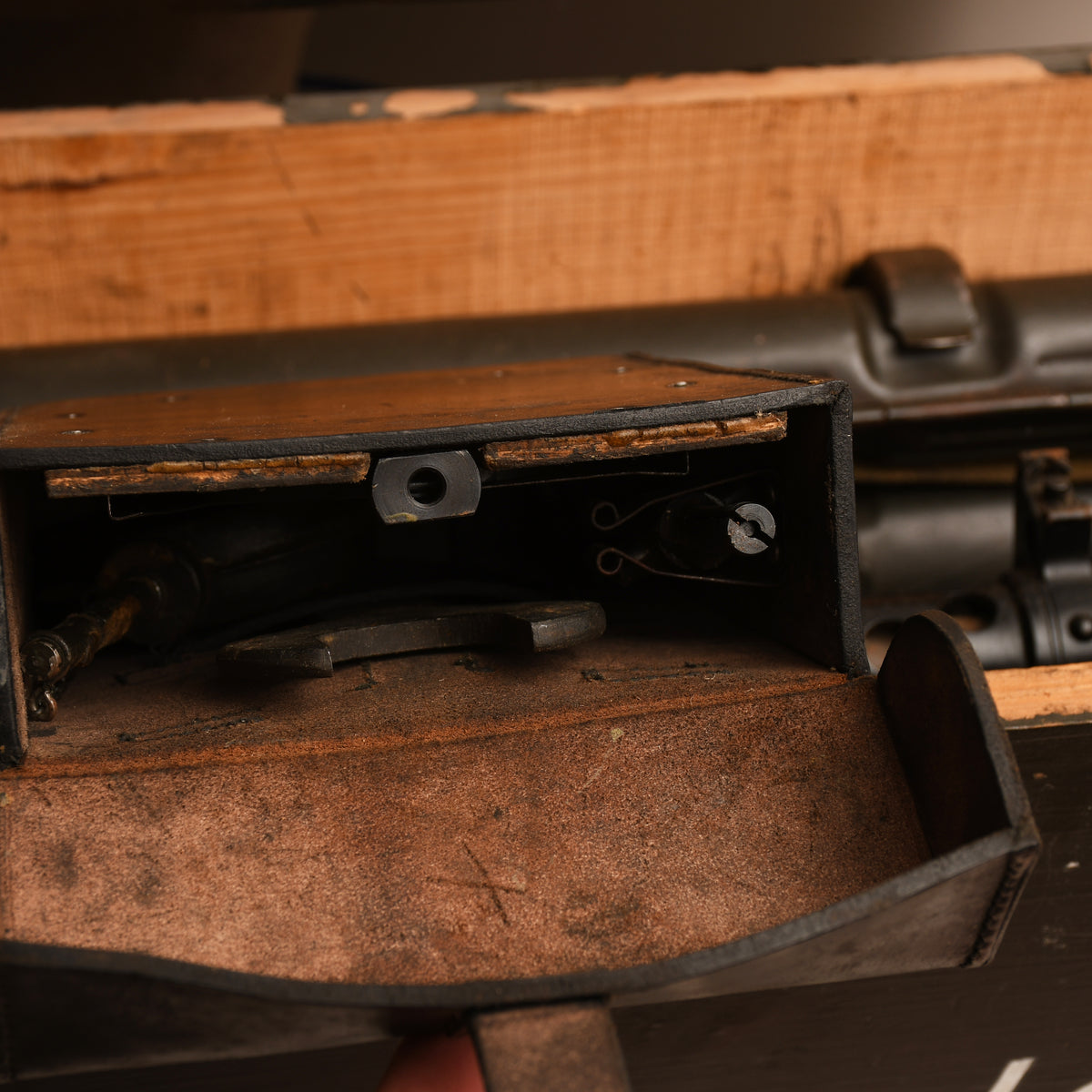 GERMAN WWII MG34 IN TRANSIT BOX WITH GUNNERS KIT AND ALL ACCESSORIES