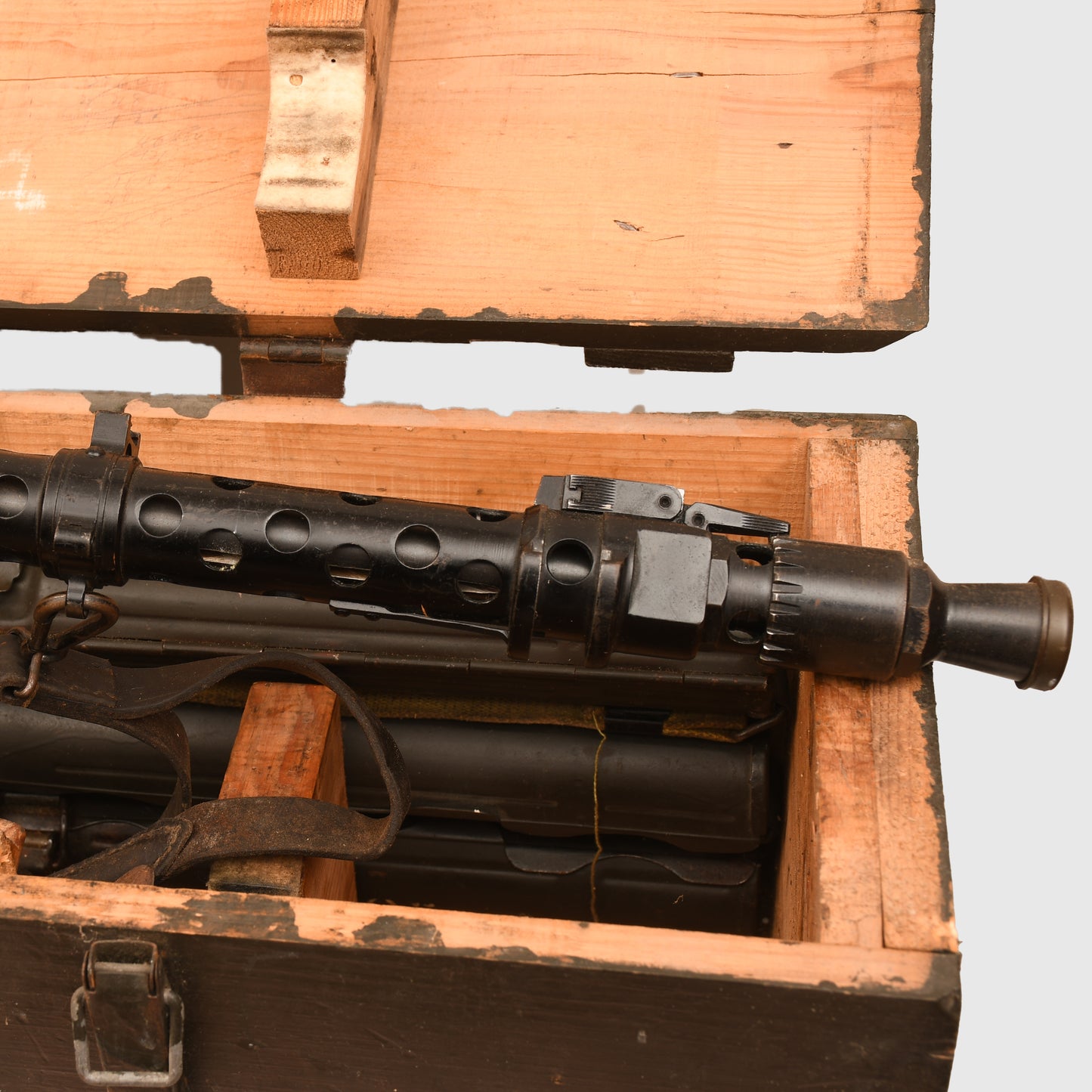 GERMAN WWII MG34 IN TRANSIT BOX WITH GUNNERS KIT AND ALL ACCESSORIES