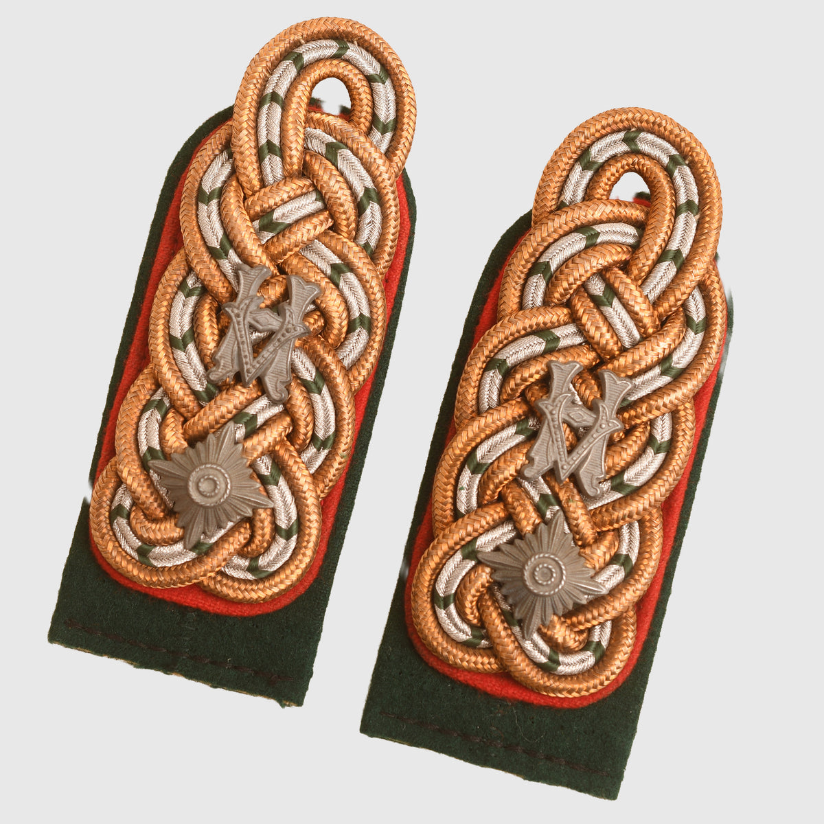 GERMAN WWII ARMY ADMINISTRATION LIEUTENANT GENERAL’S SHOULDER BOARDS