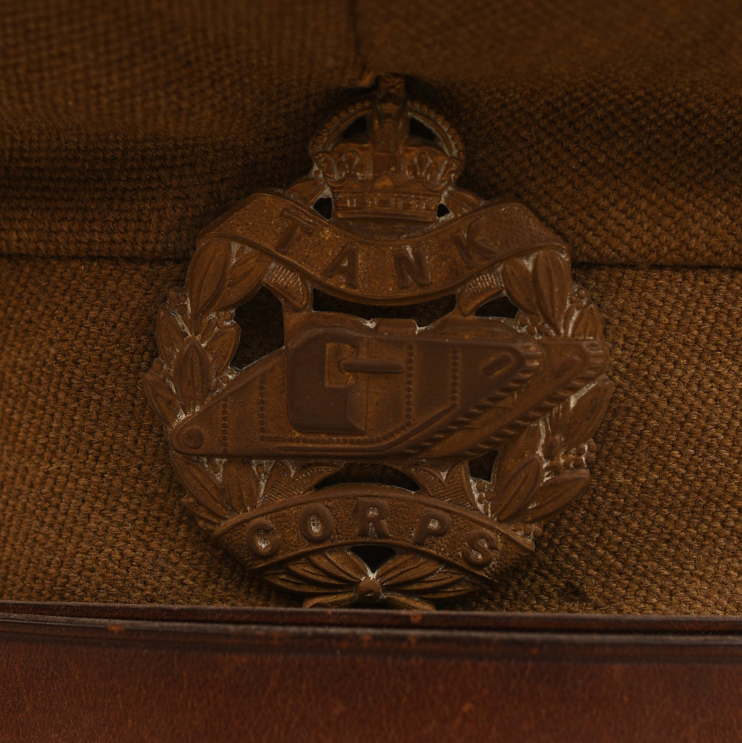 BRITISH WWII TANK CORPS OFFICERS VISOR CAP