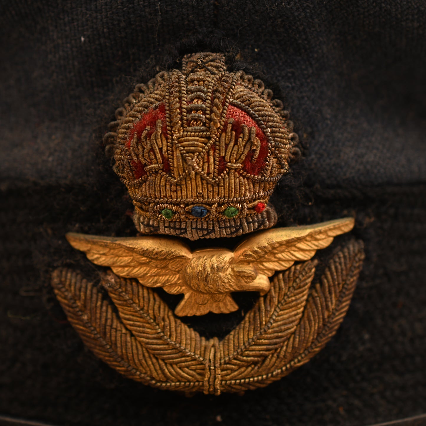 BRITISH WWII RAF GROUP CAPTAIN AND ABOVE VISOR CAP